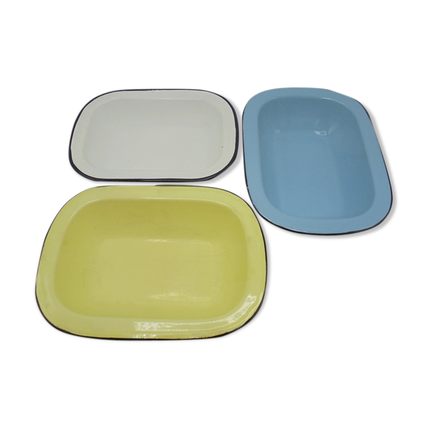Trio of enamelled plate dishes