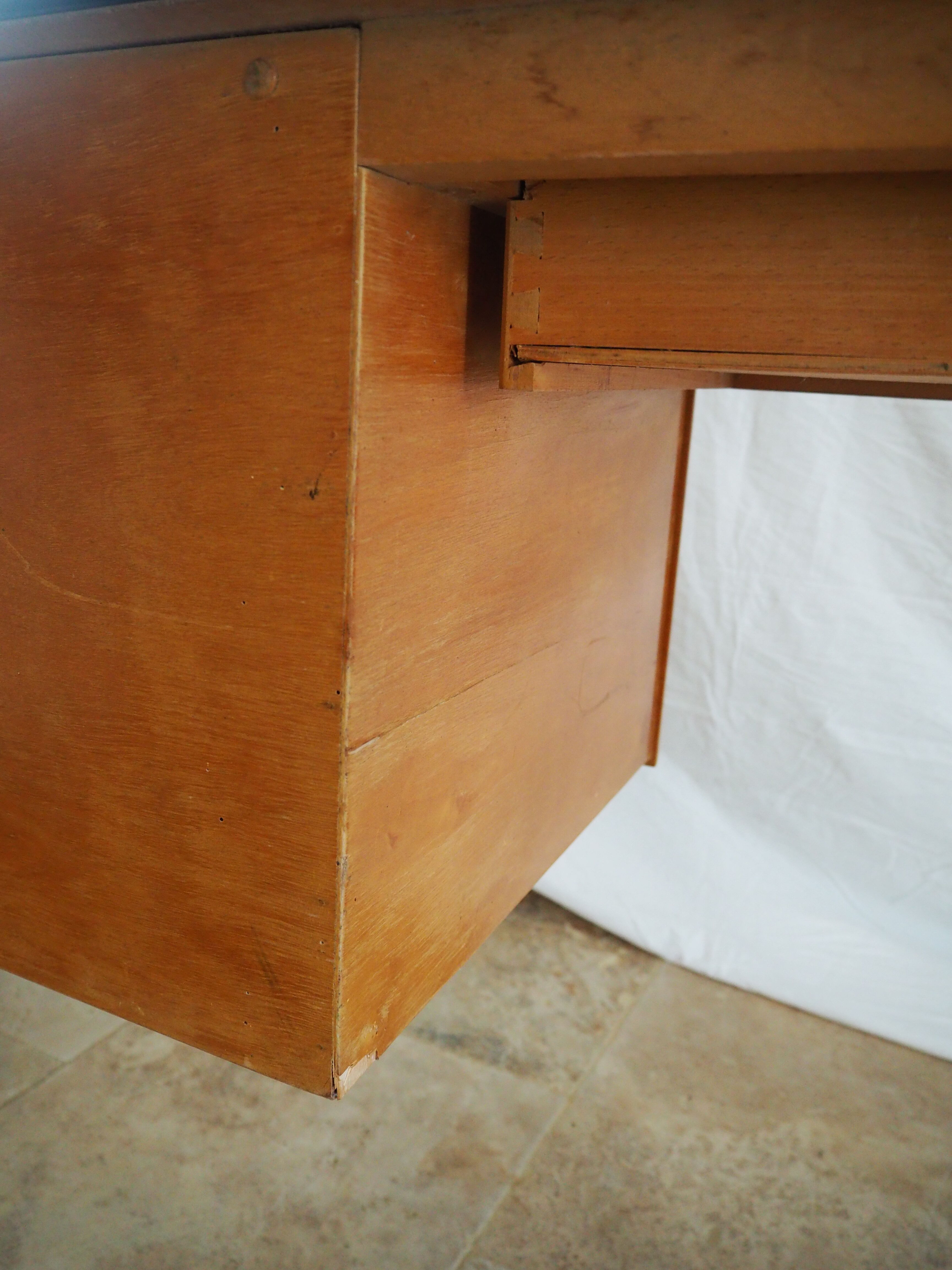 Bureau en bois plateau formica des années 60