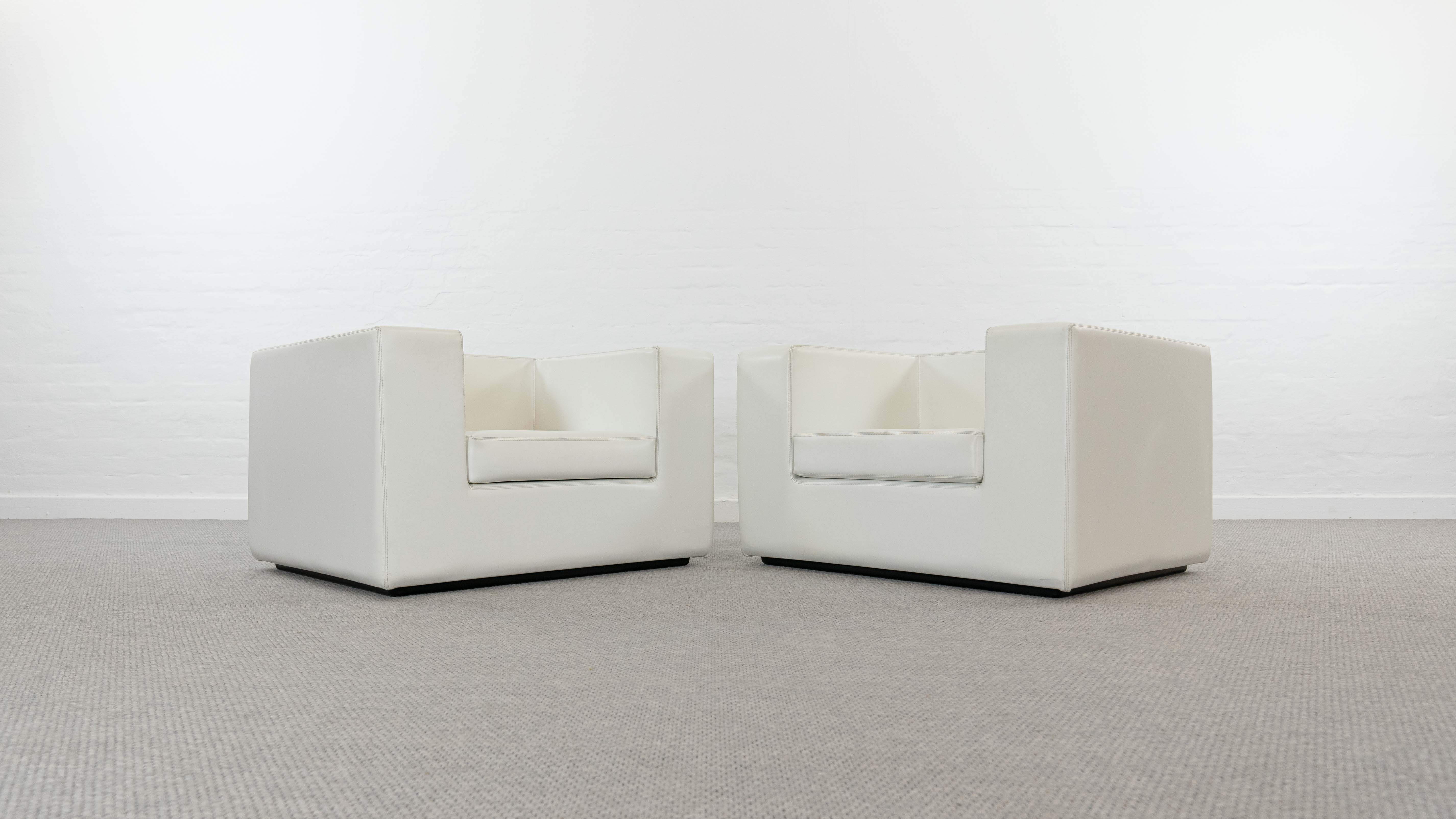 Pair of vintage Throw Away Armchairs by Willie Landels for Zanotta, white Vinyl