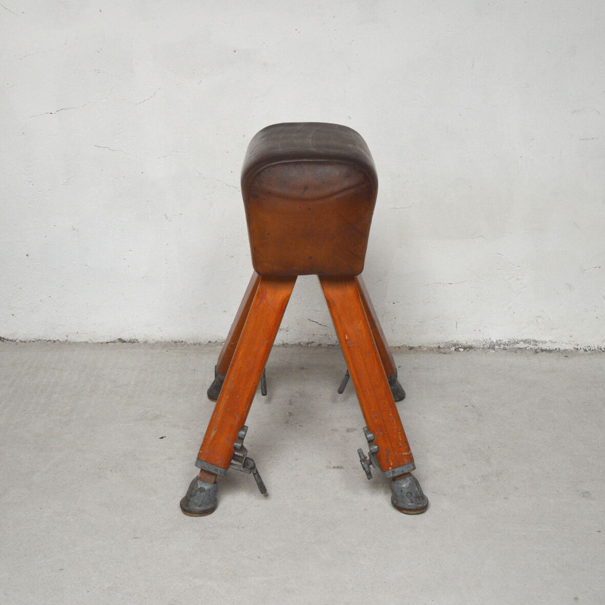 Former horse of arçon in wood and steel