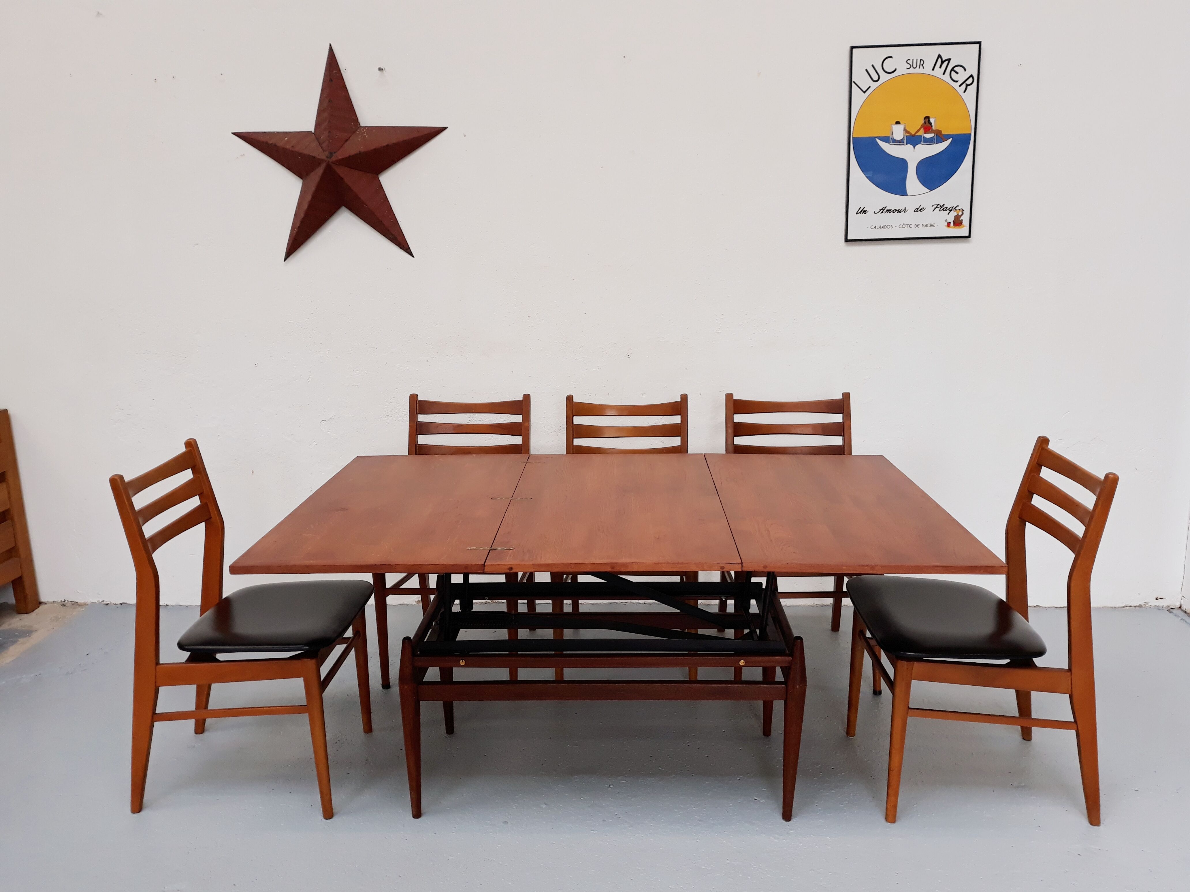 Flexible scandinavian vintage coffee table