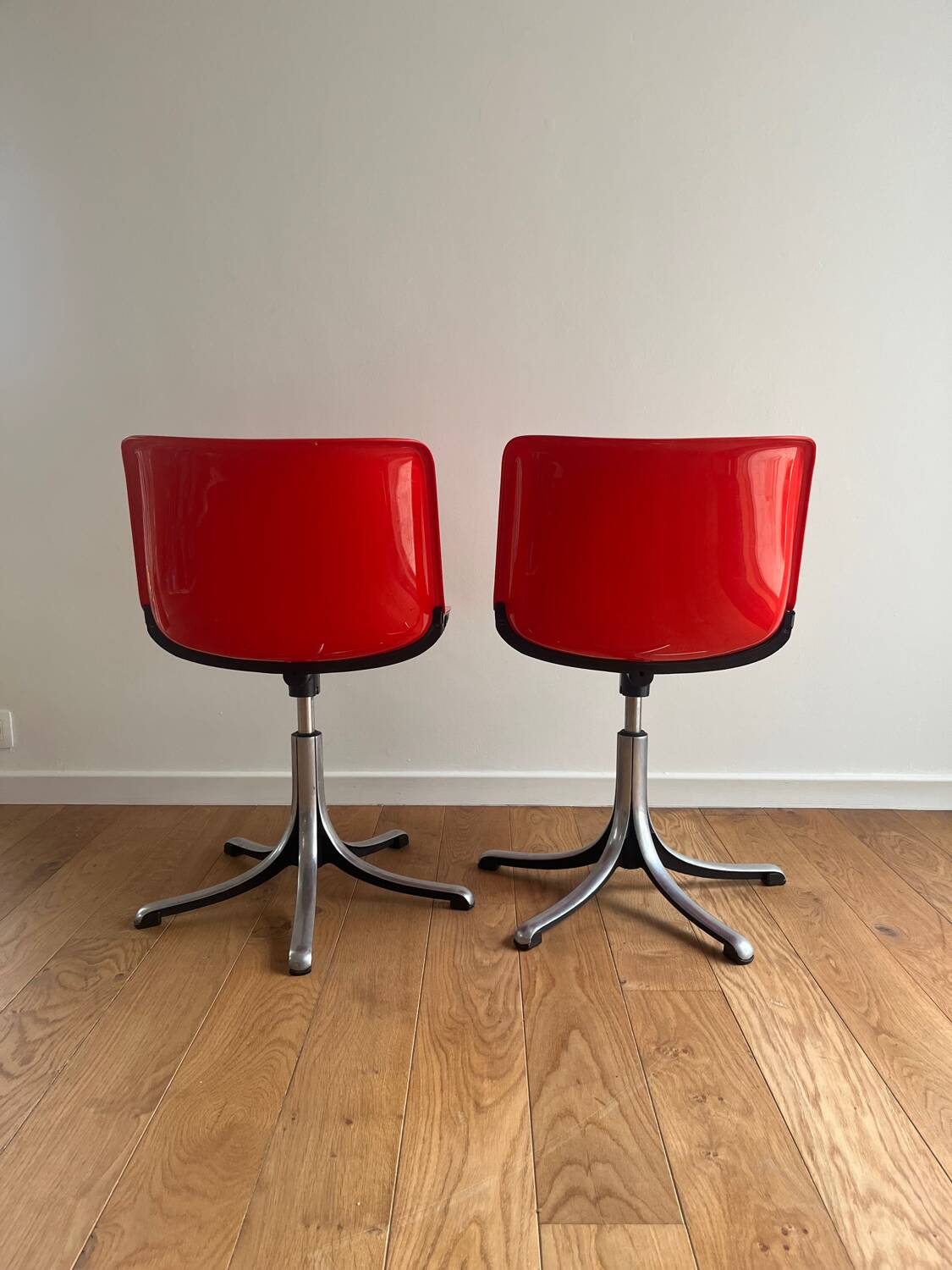 9 swivel chairs assigned to Osvaldo Borsani – Modus model for