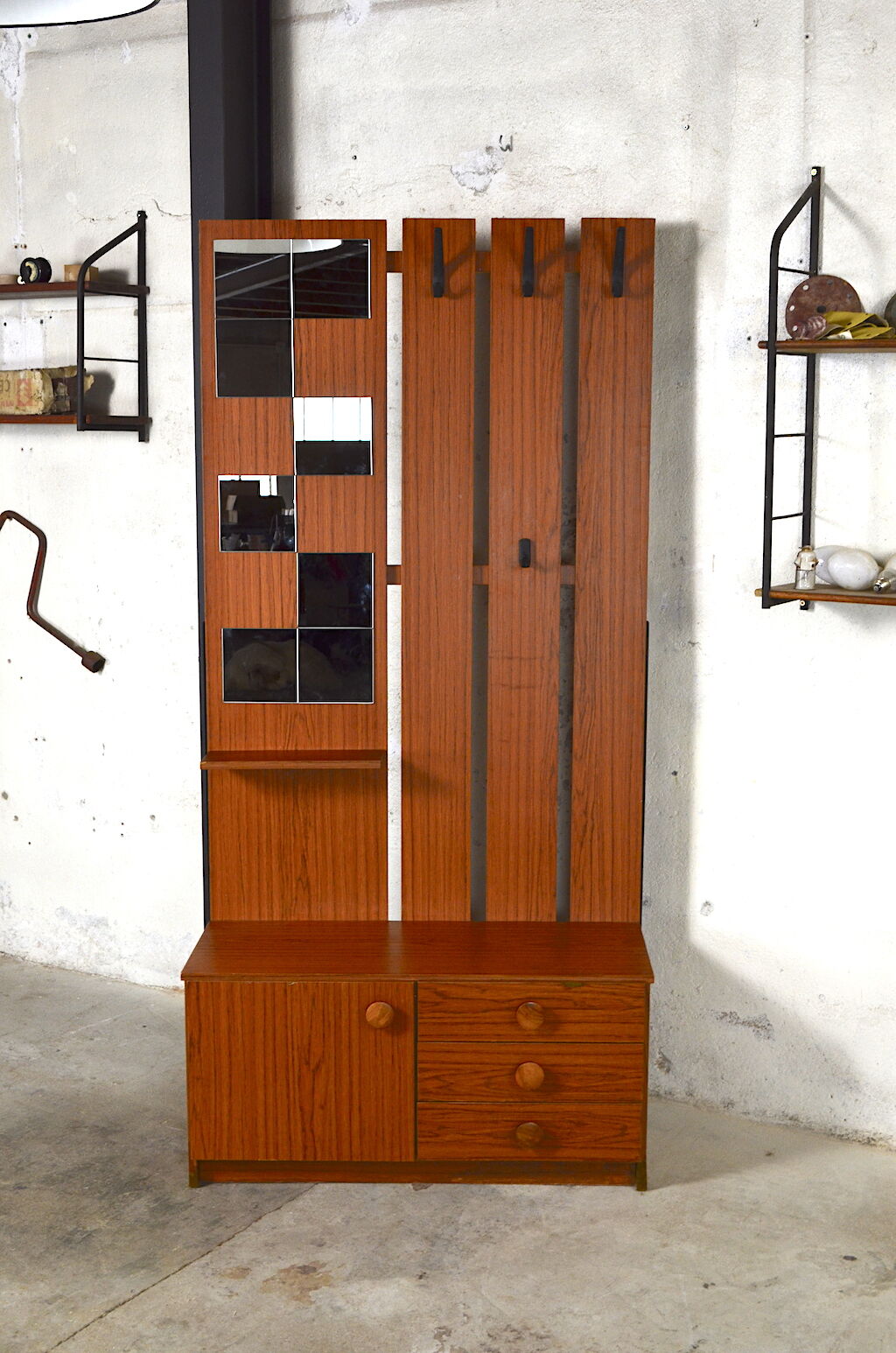 Eddy cloakroom furniture