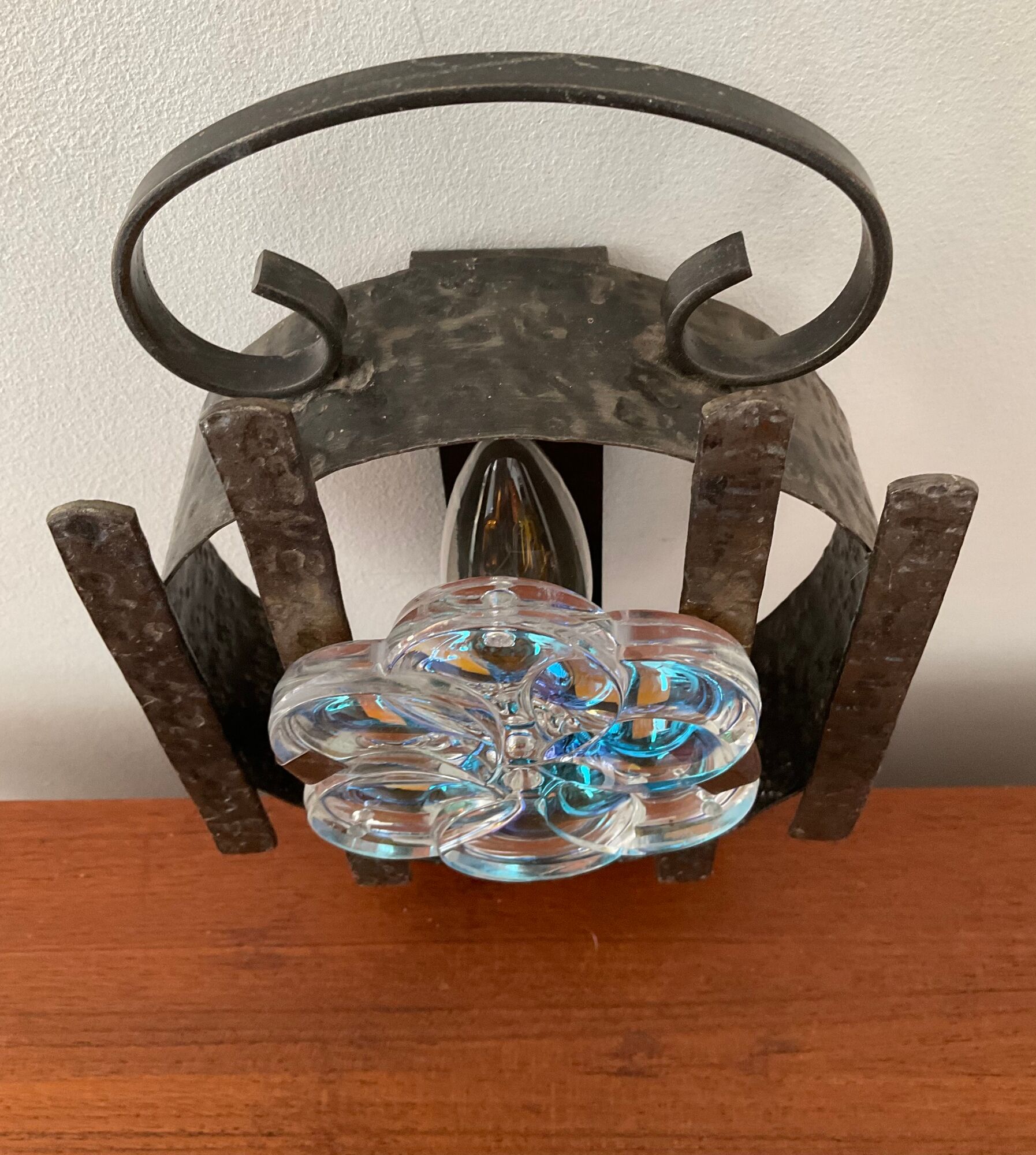 Vintage wall lamp in wrought iron and De Murano glass from the 50s and 60s
