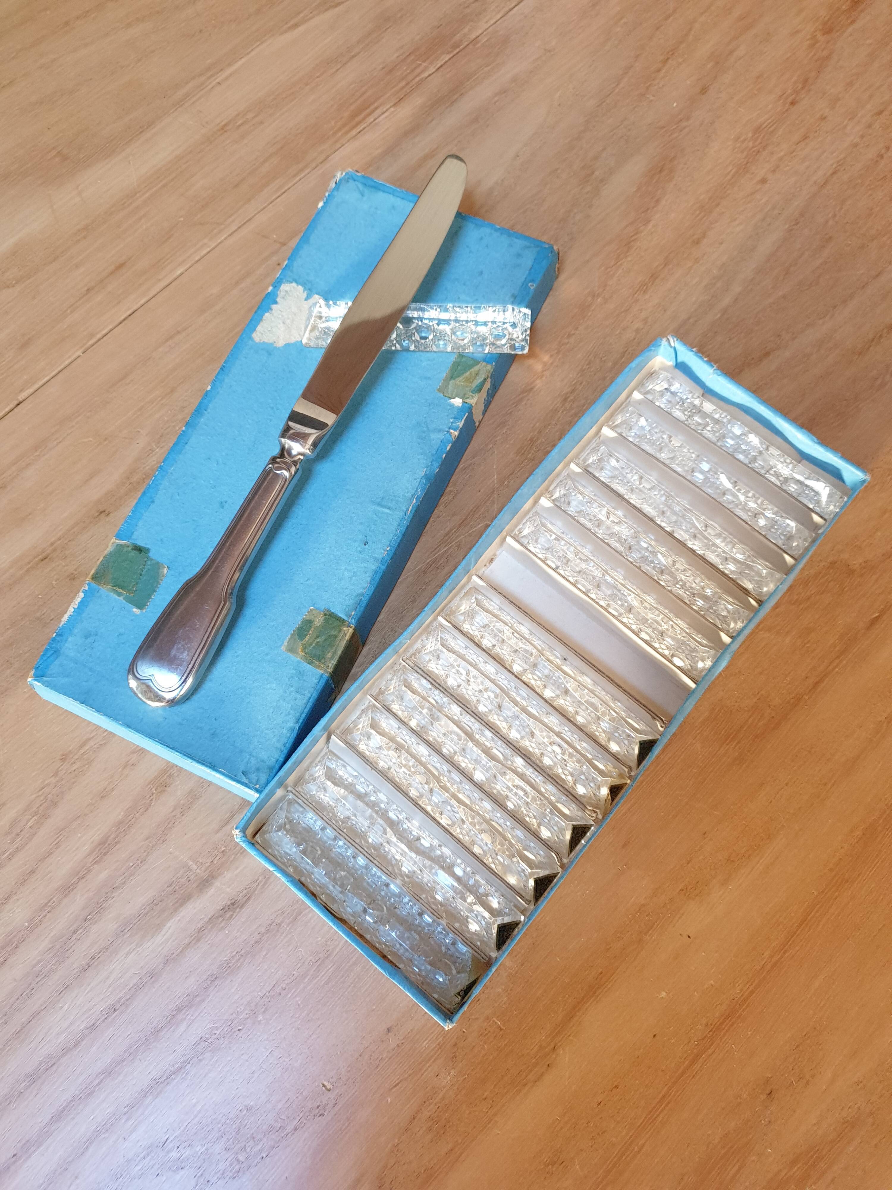 Crystal knife holder