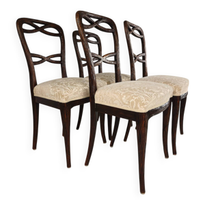 Ensemble de quatre chaises