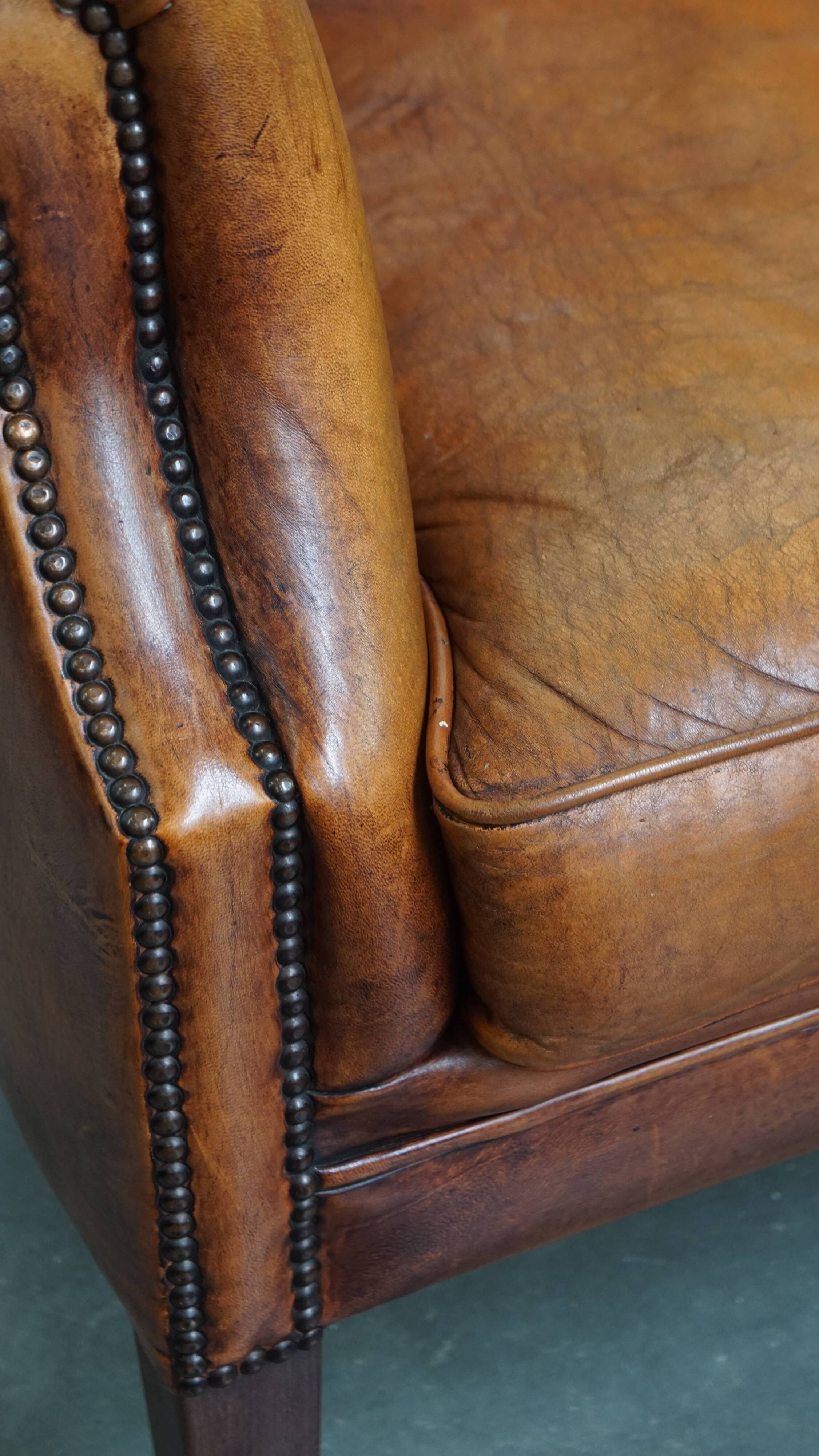 Set of 2 club chairs made of sheepskin leather
