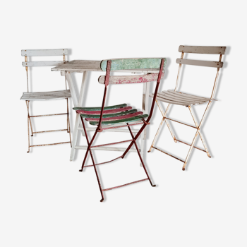 Garden furniture - table and its 3 folding chairs