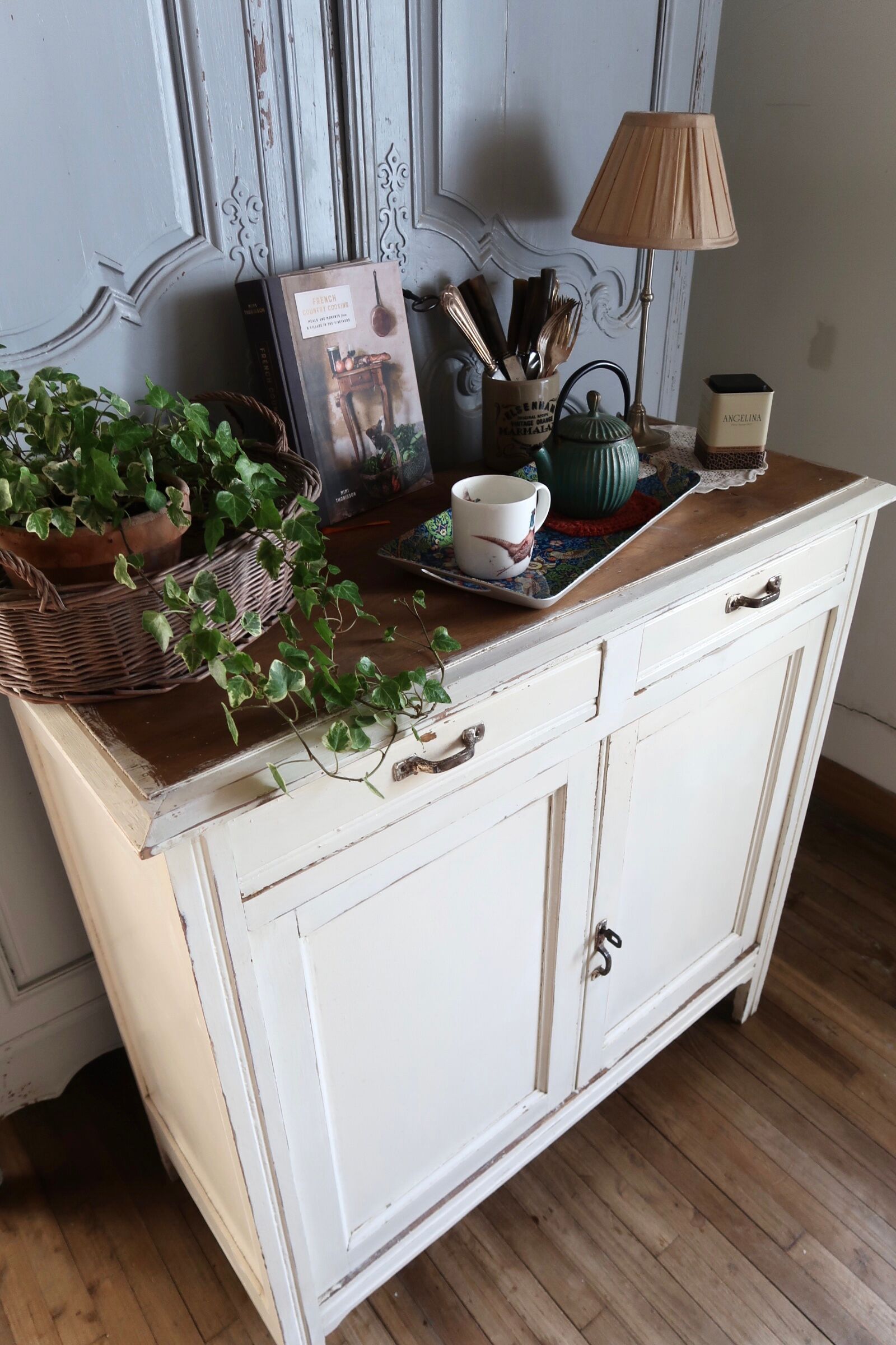 Parisian buffet in white wood