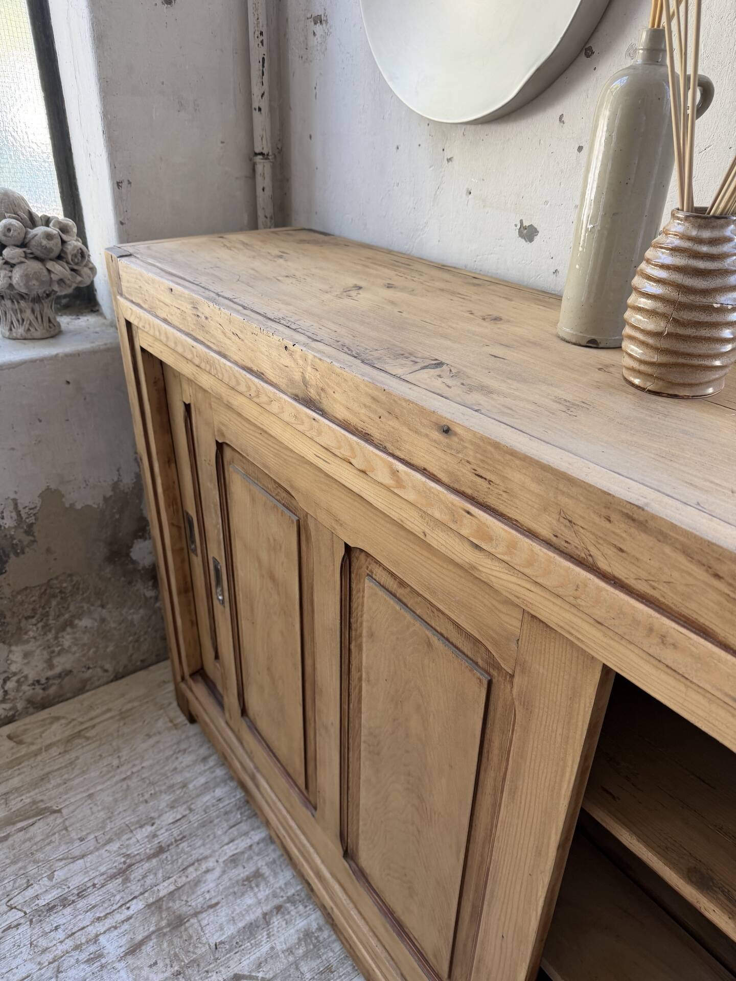 Enfilade with sliding doors from the 1950s