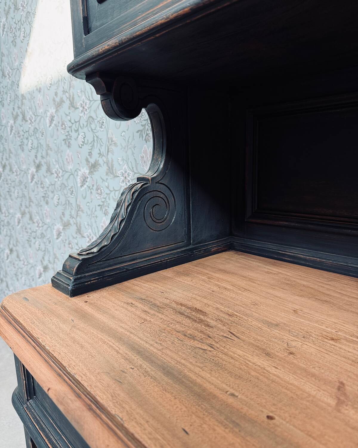 Louis-Philippe two-body dresser