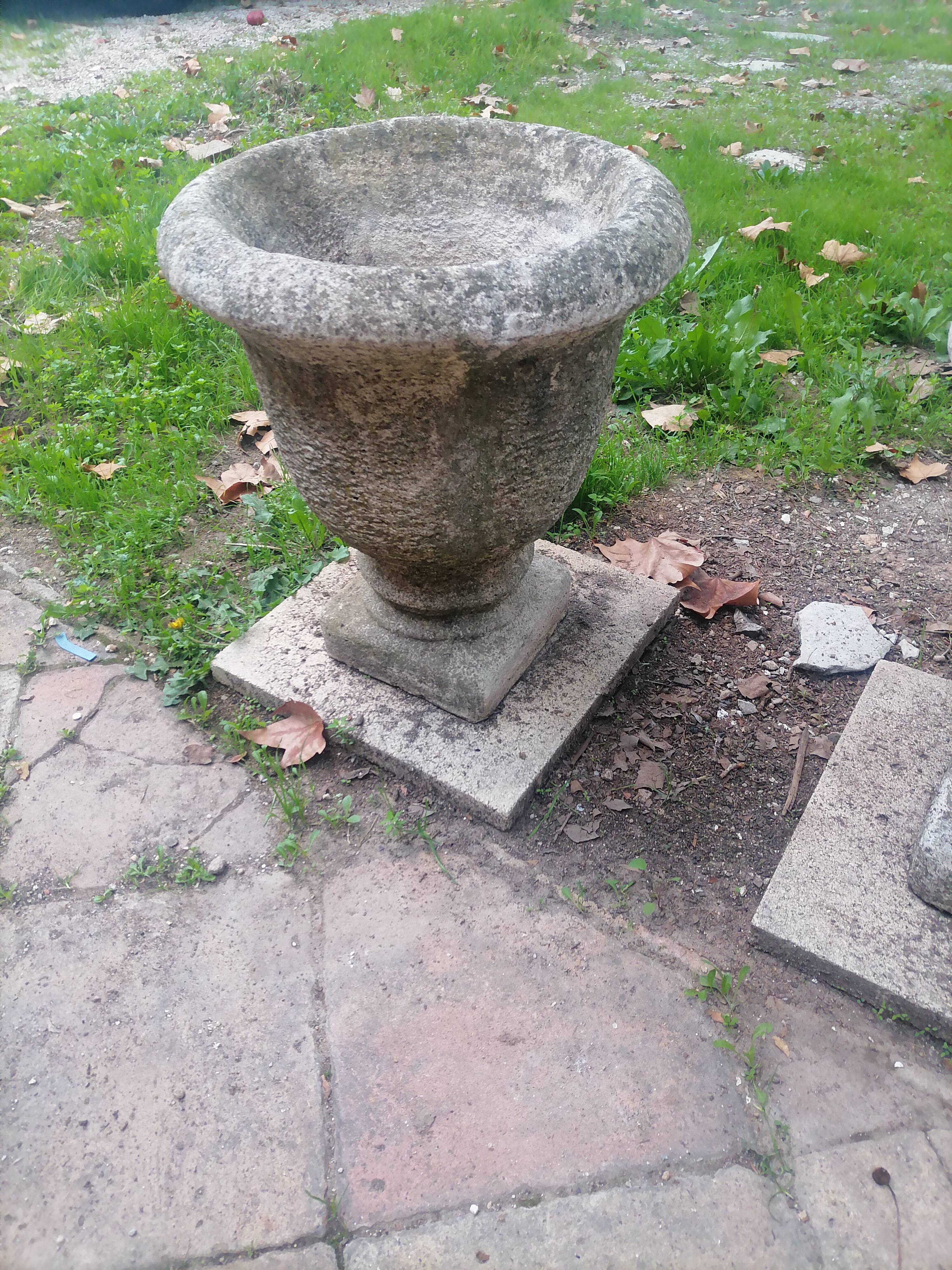 Pair of Medici basins from the 40s - 50s. Garden decoration.