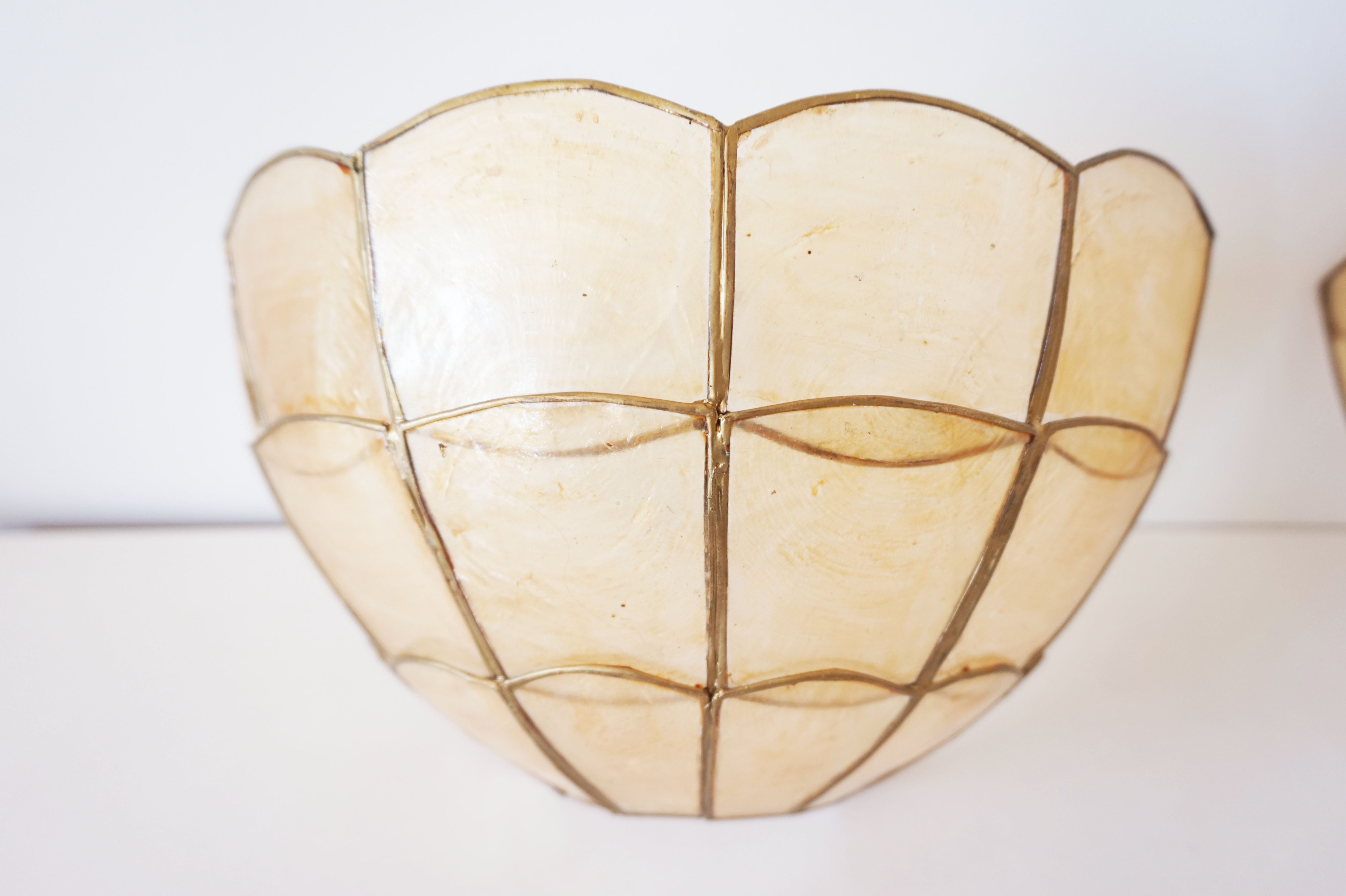 Paire d'appliques en nacre coquillage