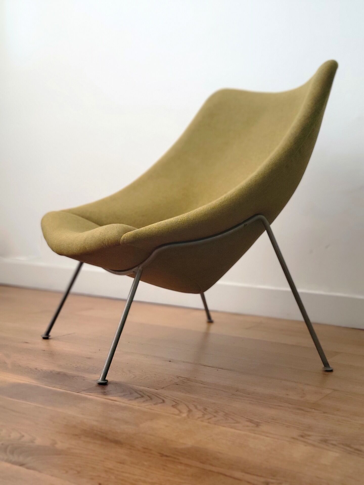 Fauteuil lounge Big Oyster F157 d'Artifort par Pierre Paulin
