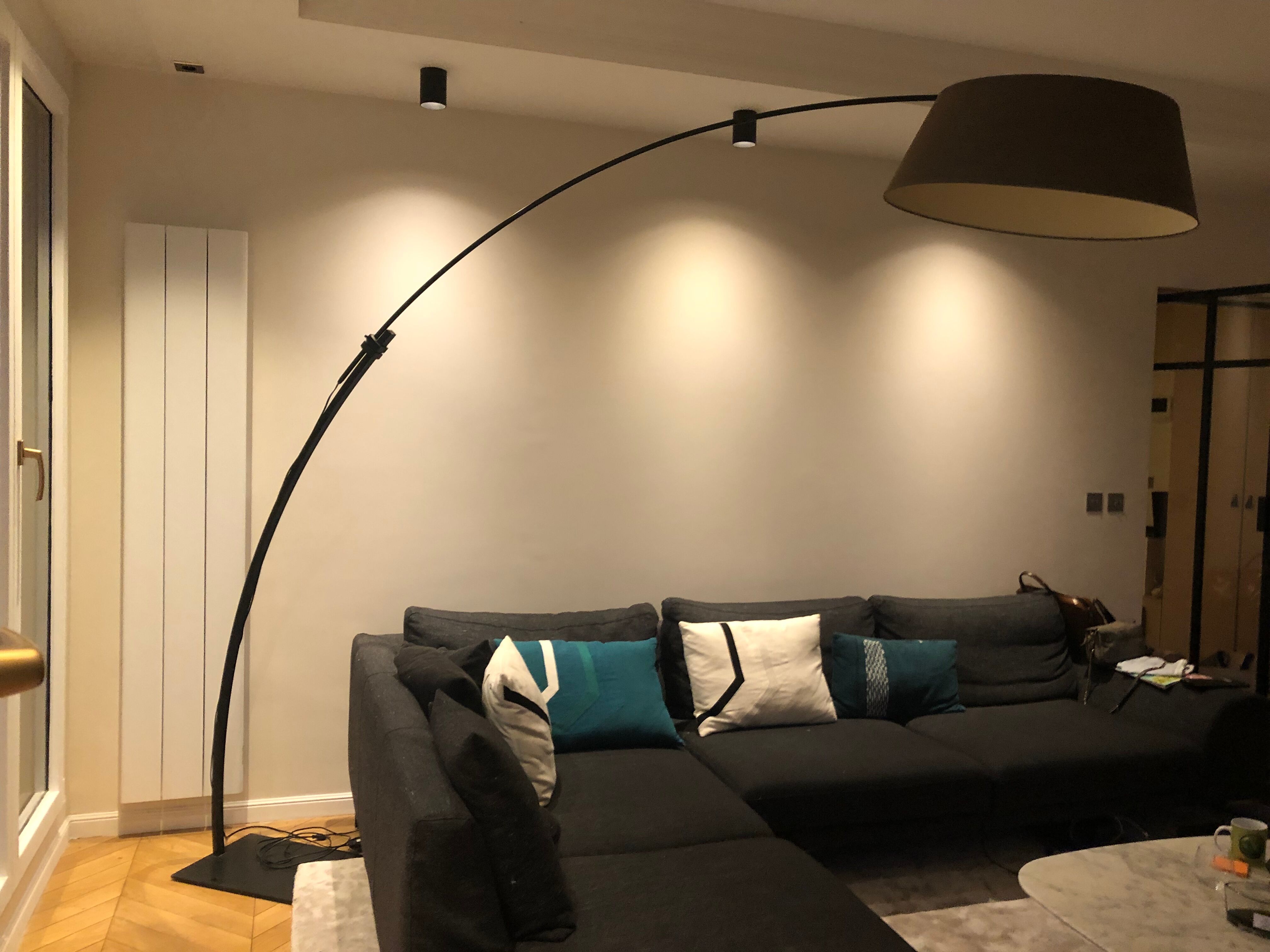 Lampadaire ouverture noir Cinna par Philippe Daney
