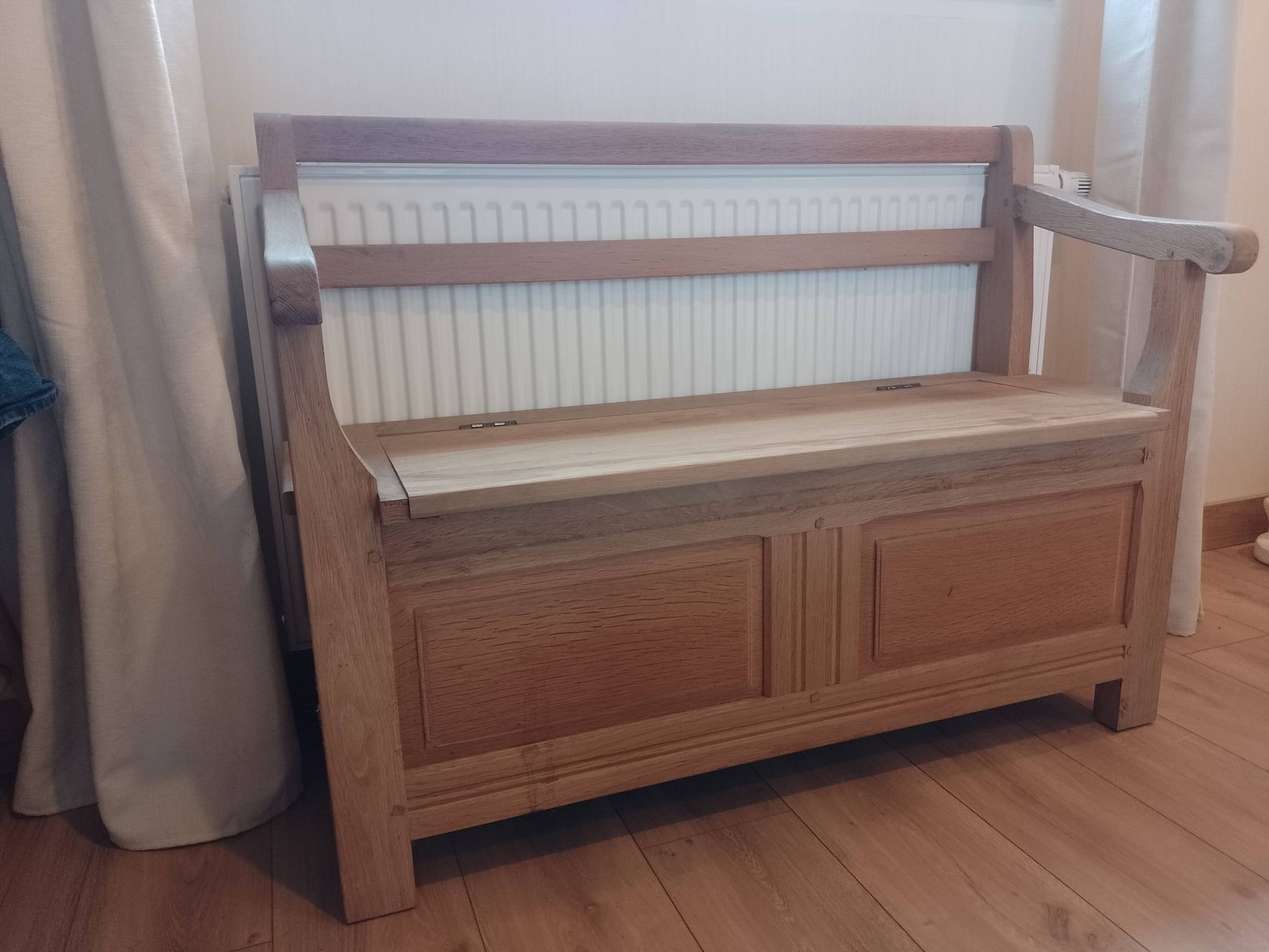 Bench, solid raw oak trunk