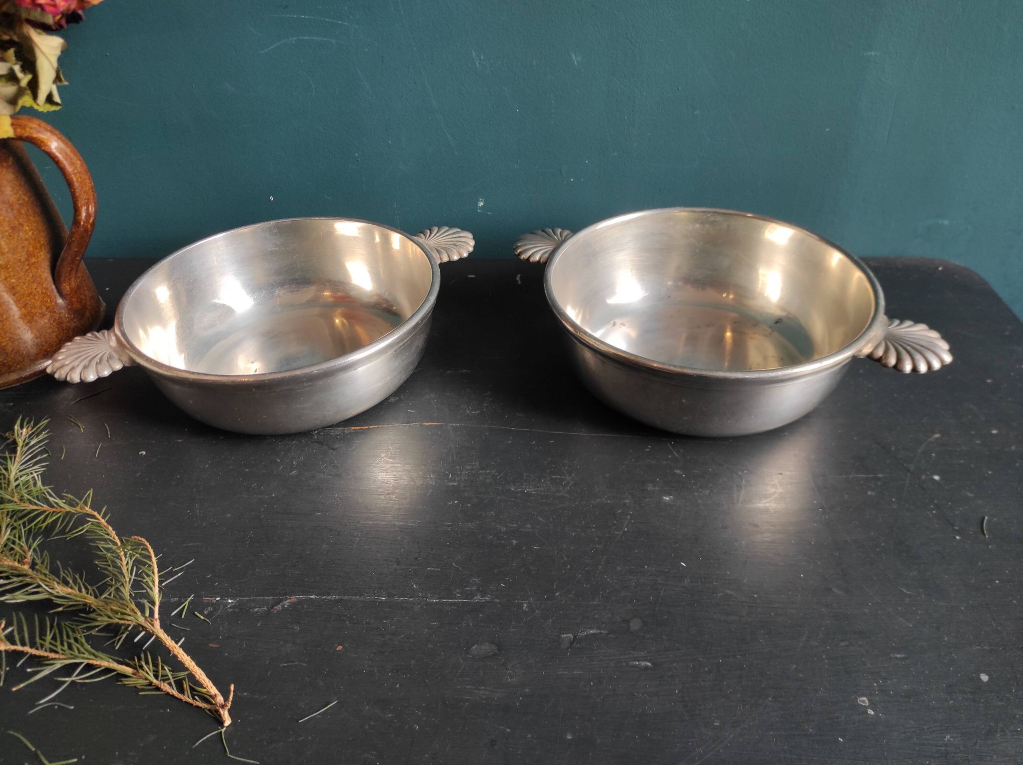 Set of two French silver plated serving plates, by Felix Frères orfèvrerie