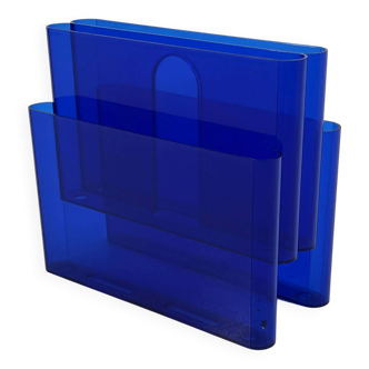 Blue transparent magazine rack by Giotto Stoppino for Kartell, 1970.