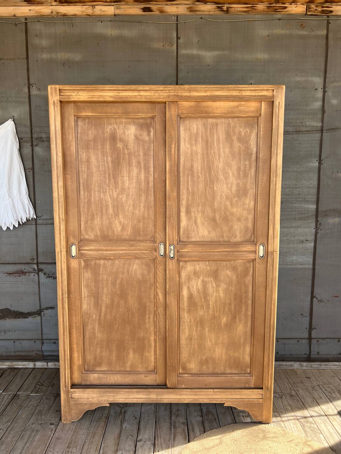 Parisian wardrobe with sliding doors