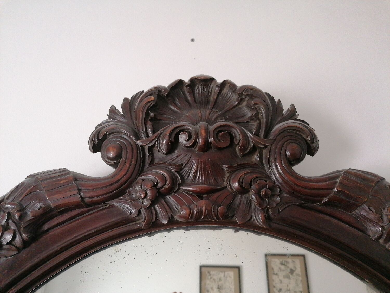 Miroir en bois sculpté