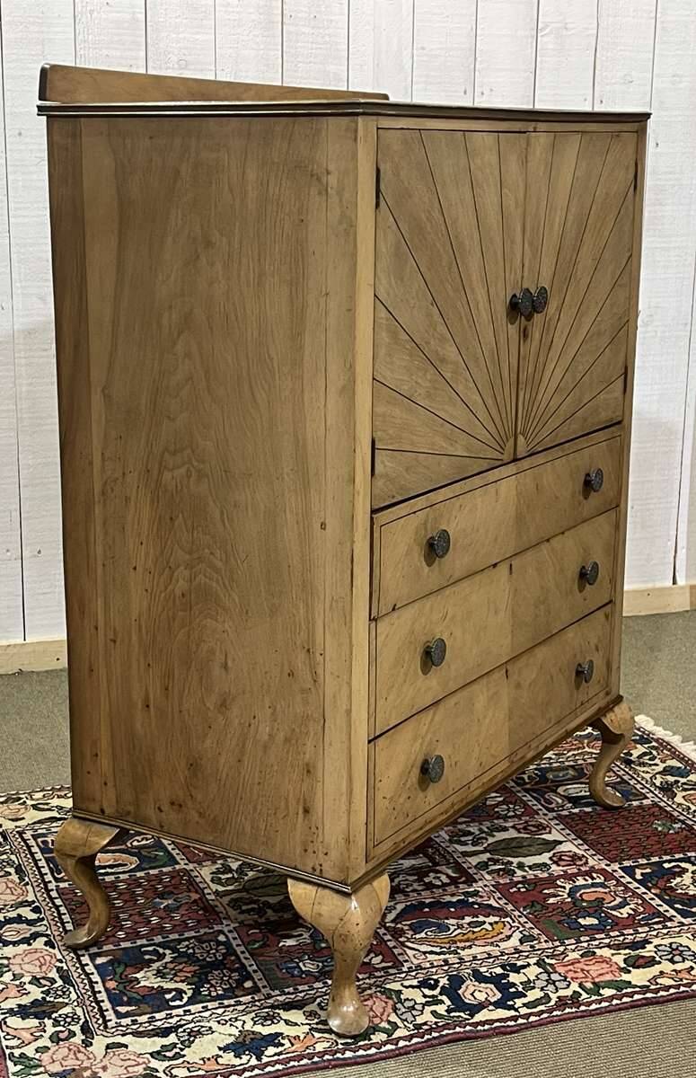 1930s English Art Deco walnut sideboard