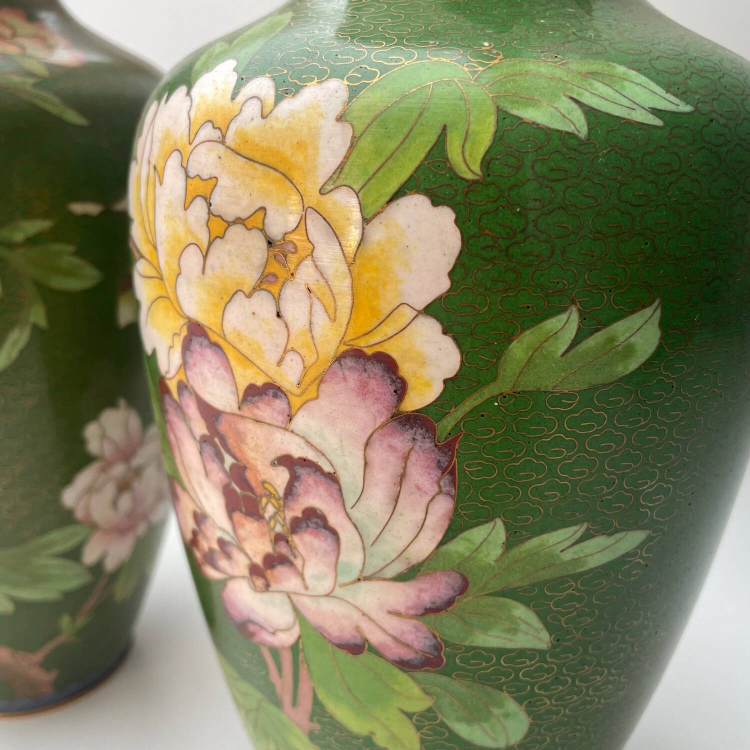 Paire de vases cloisonnés
