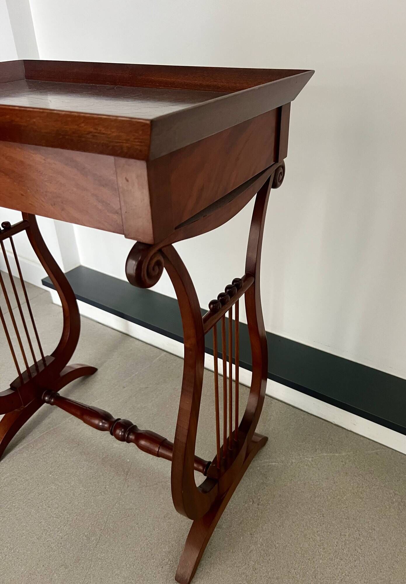 Ancienne Table d'appoint Table de nuit Petit meuble avec tiroir