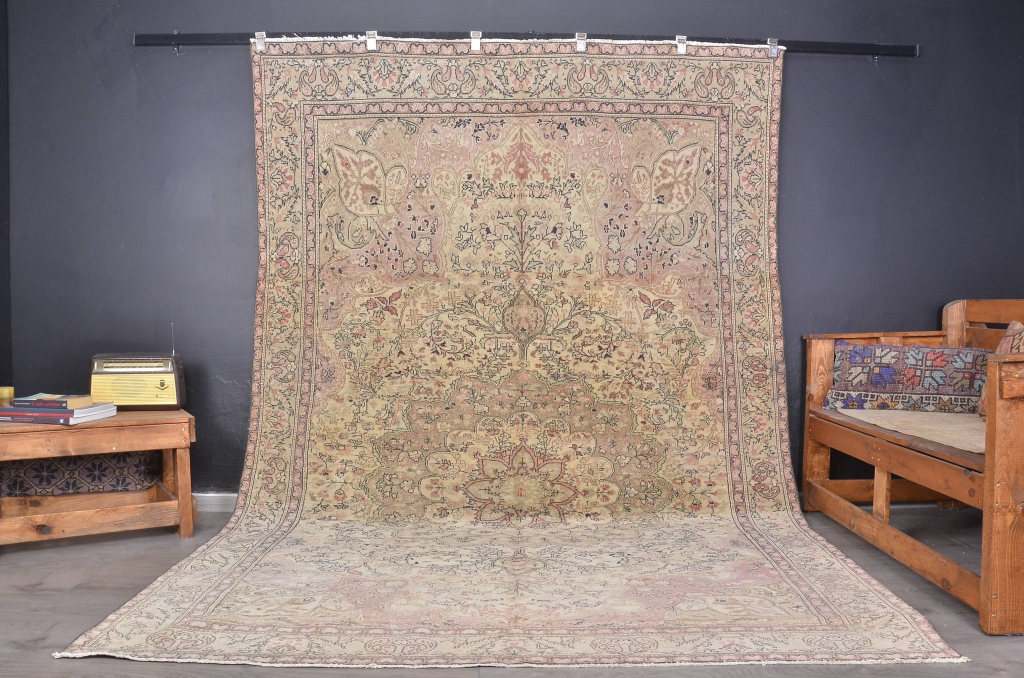 Tapis vintage à motifs floraux, fait à la main, sku698
