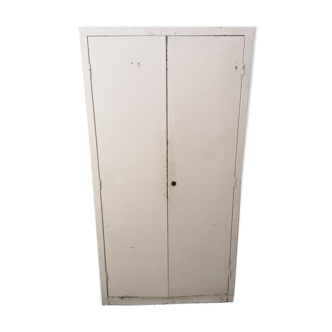 Metal cabinet