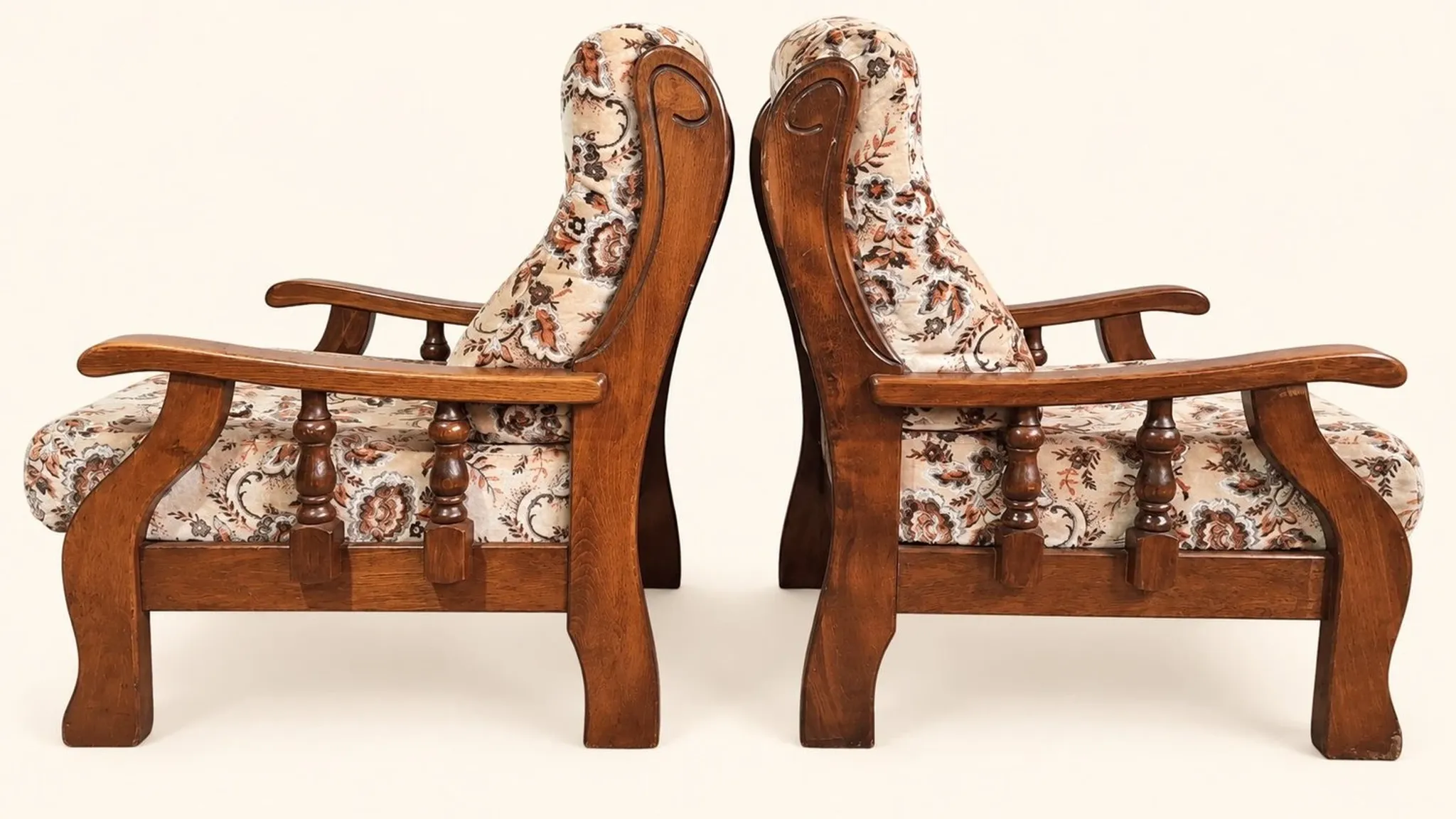 Pair of vintage 70s lounge chairs in wood & floral fabric