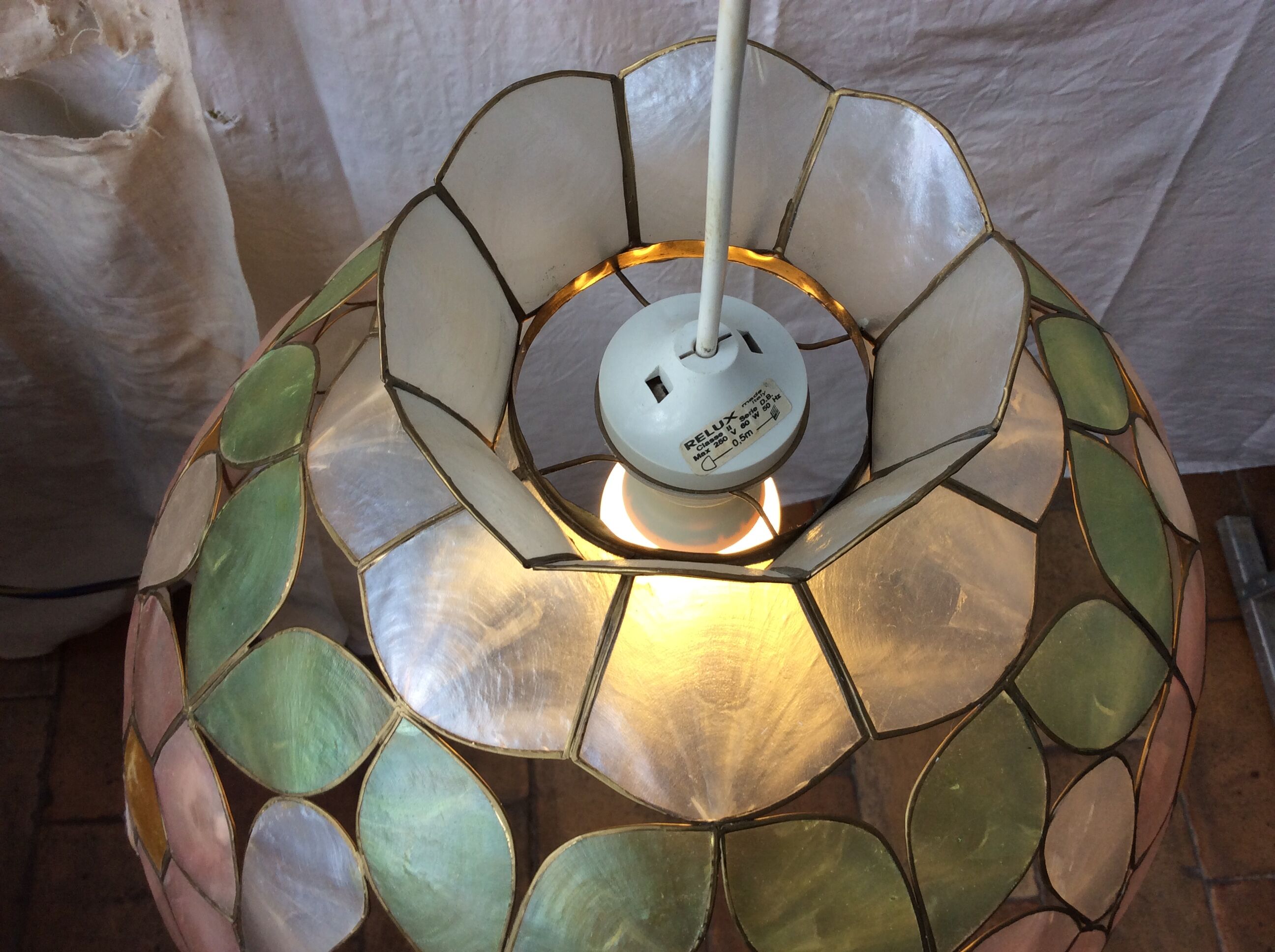 Vintage mother-of-pearl suspension