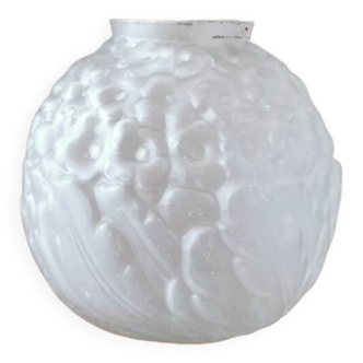 Petit vase boule art déco en pâte de verre blanche