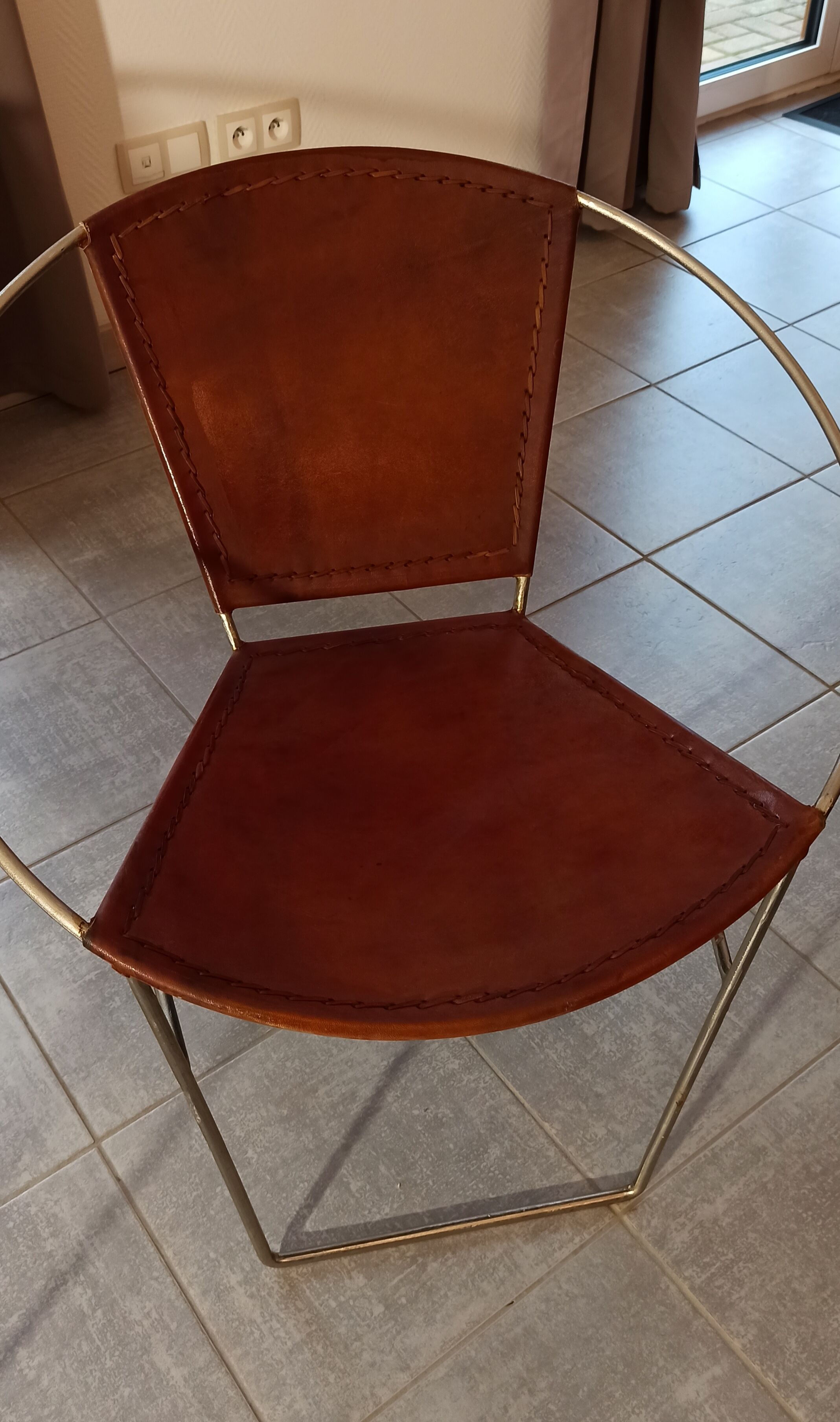 Paire de fauteuils en cuir marron clair