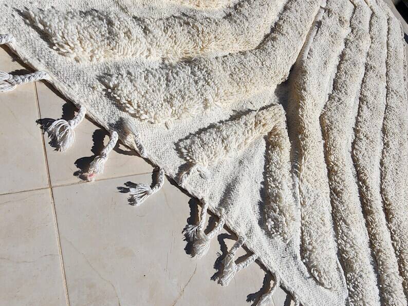 Moroccan rug in natural wool 200cm x 300cm