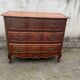 Commode en bois à trois tiroirs, style Louis XV, poignées en laiton