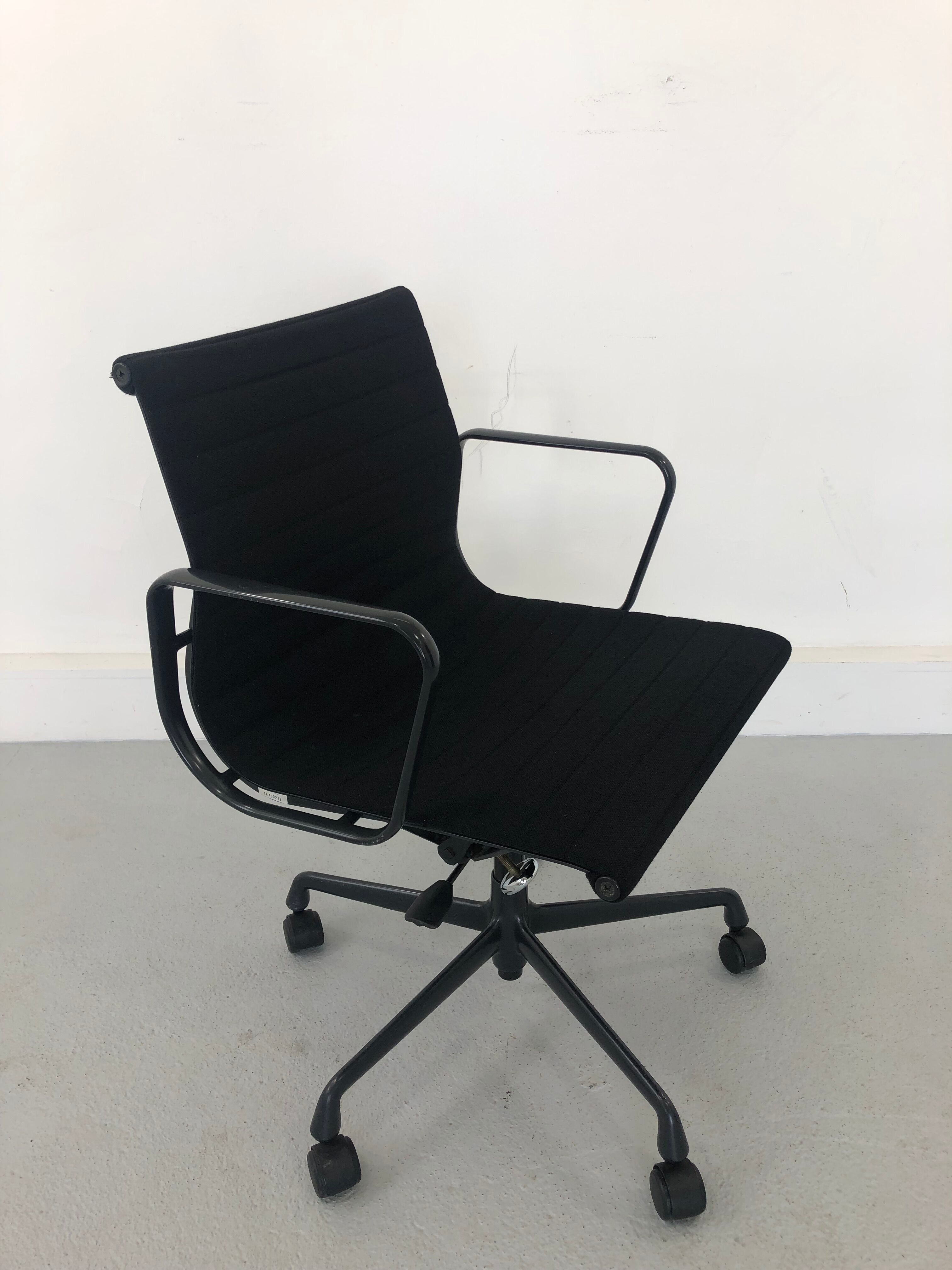 Aluminum black Model EA 117 Swivel Chair by Charles & Ray Eames for Vitra