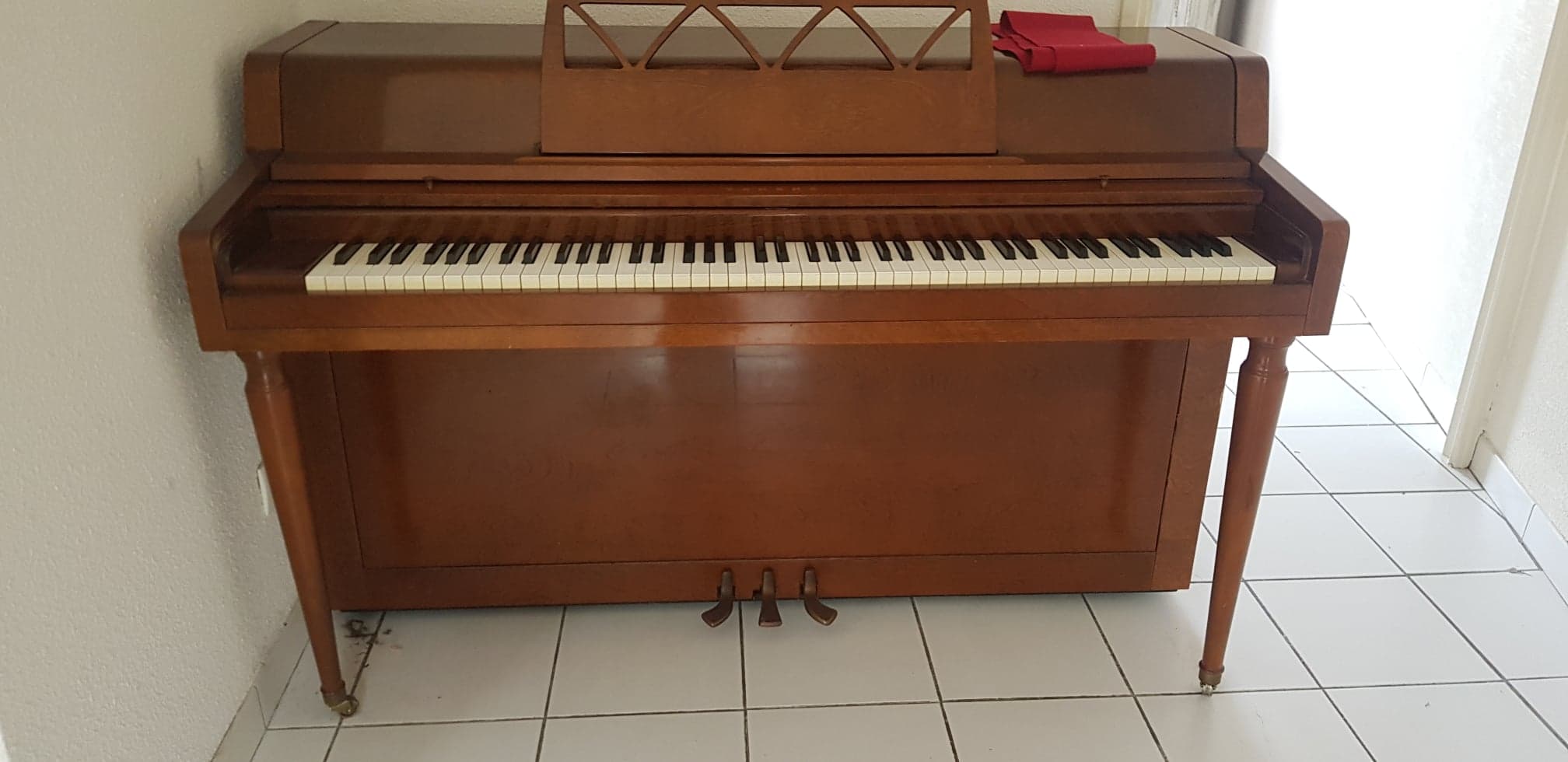 Piano Console Yamaha