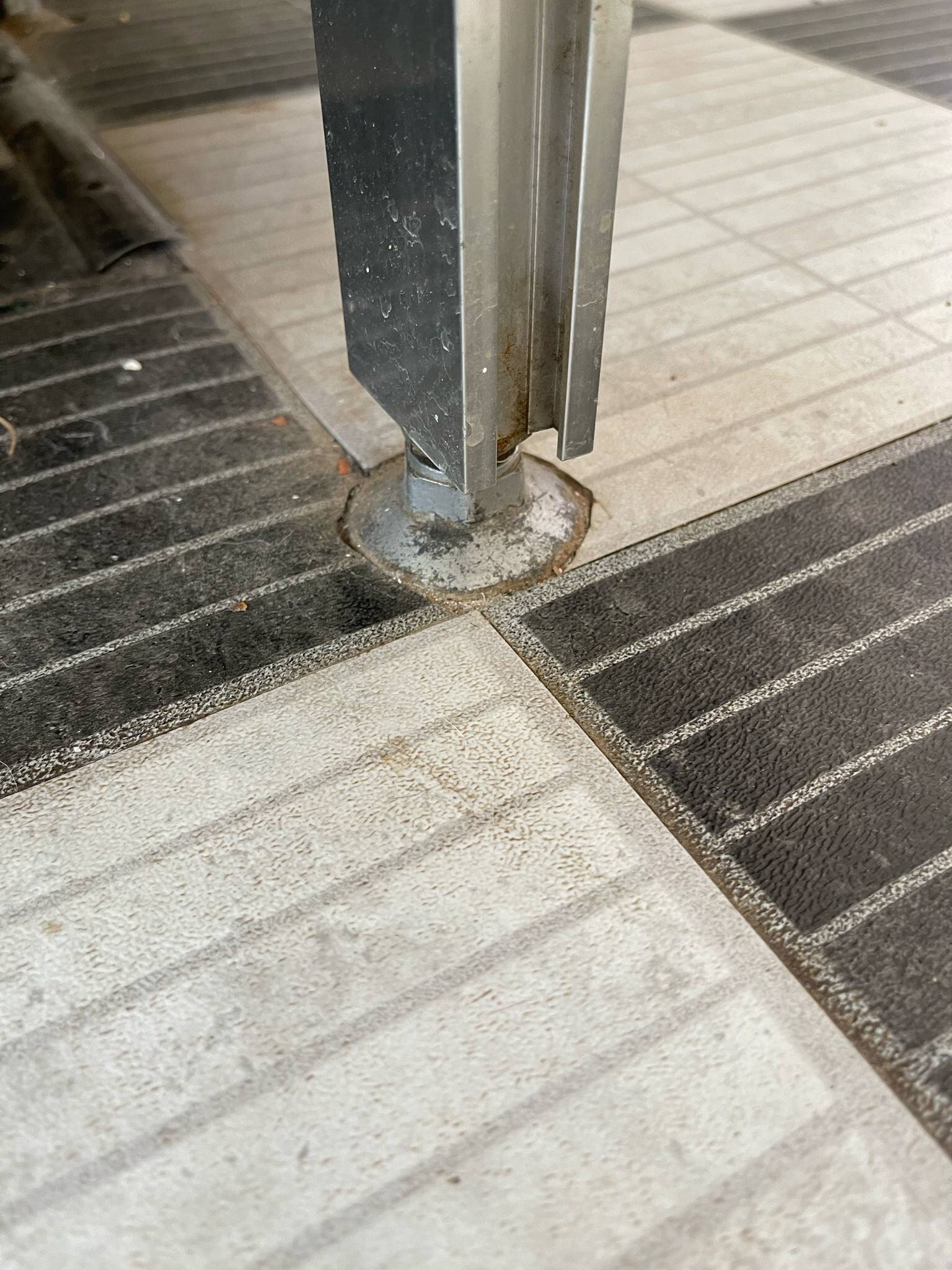 Vintage shelving unit, Roset line