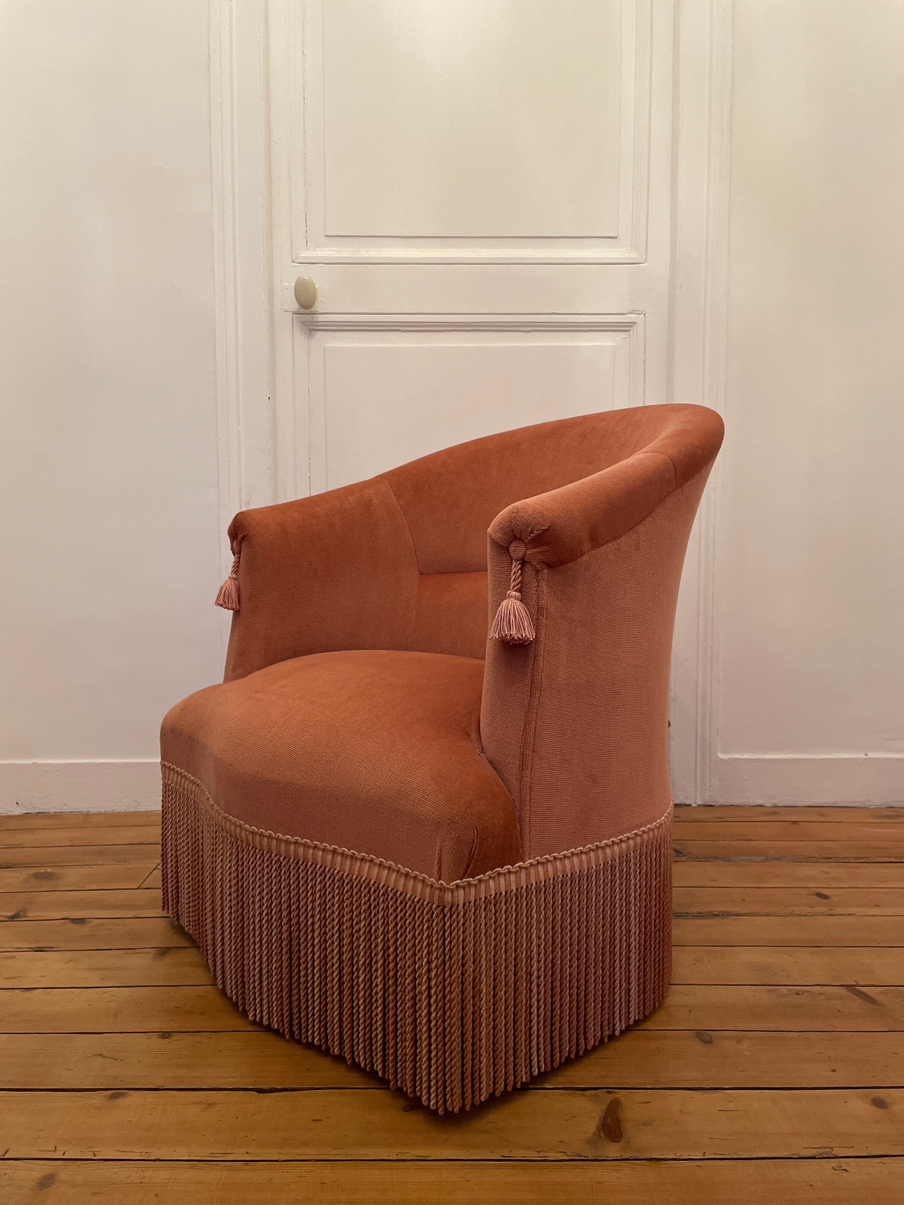 Vintage pink toad armchair with fringes