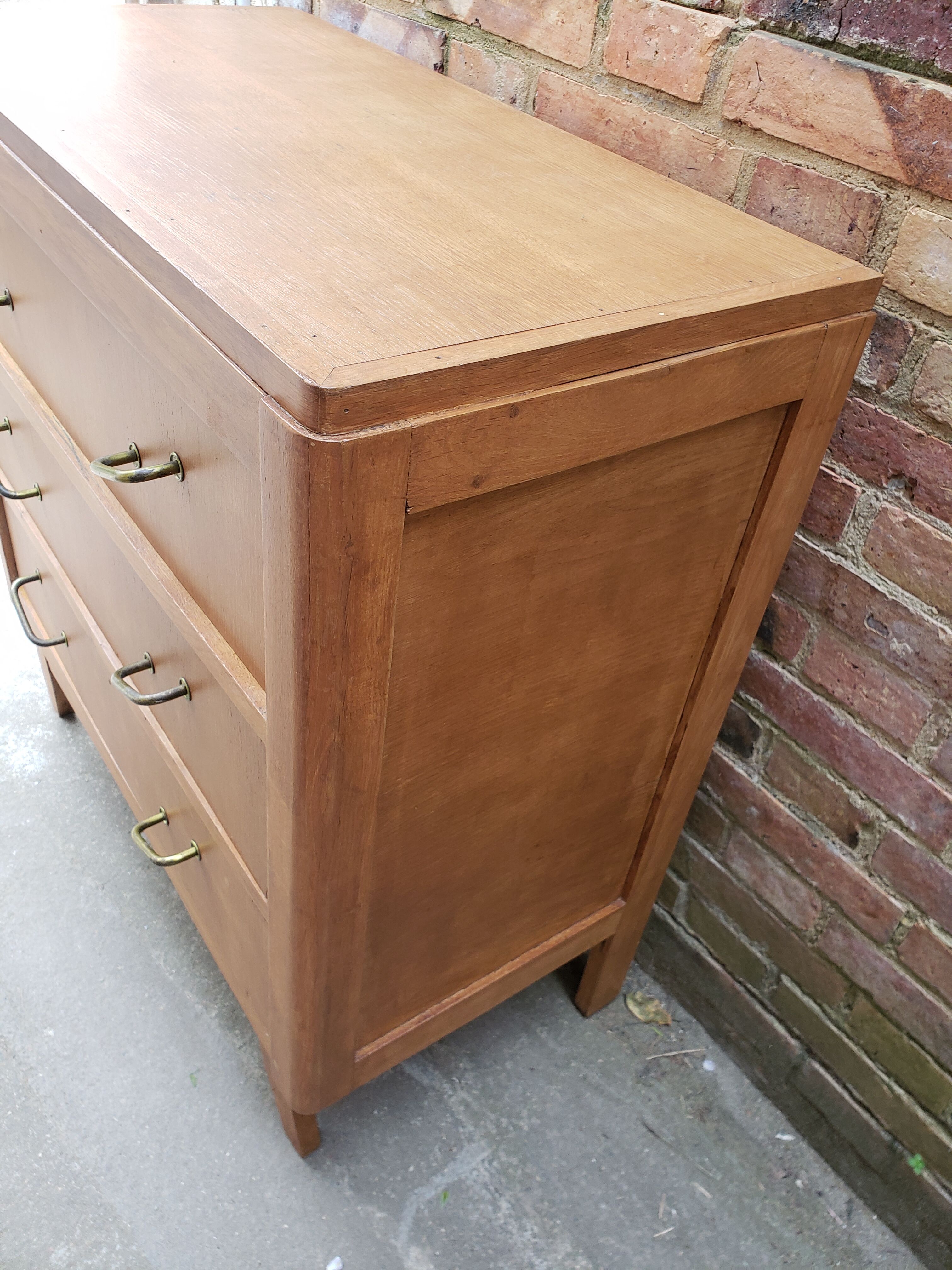 Commode vintage pied compas