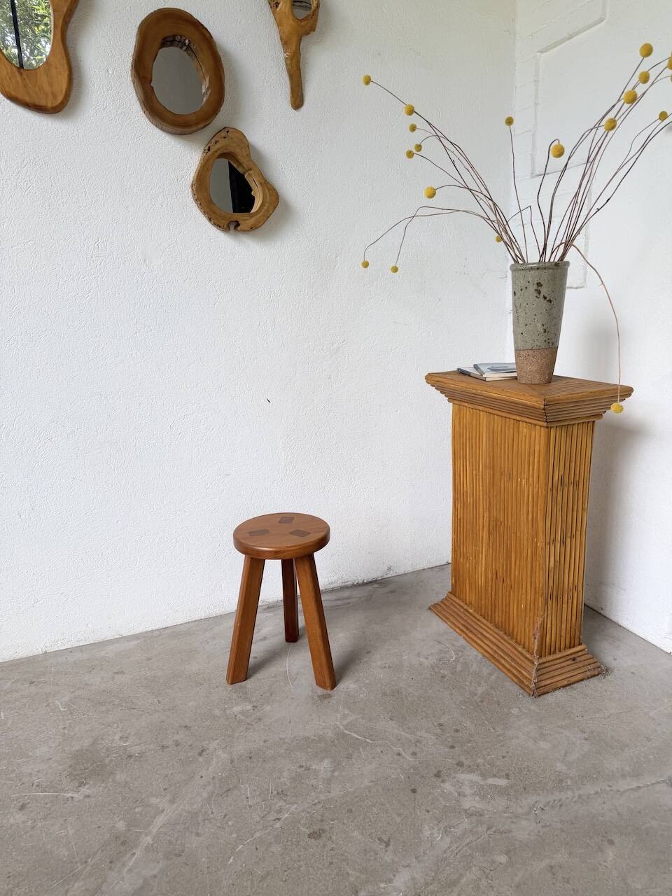 Tripod stool elm
