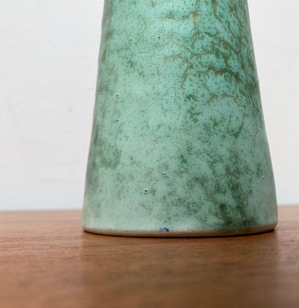 Minimalist ceramic vase carafe from the East German studio GDR by Kerstin and Ralf Unterstab for Kunsttöpferei Unterstab KTU, 1960s.