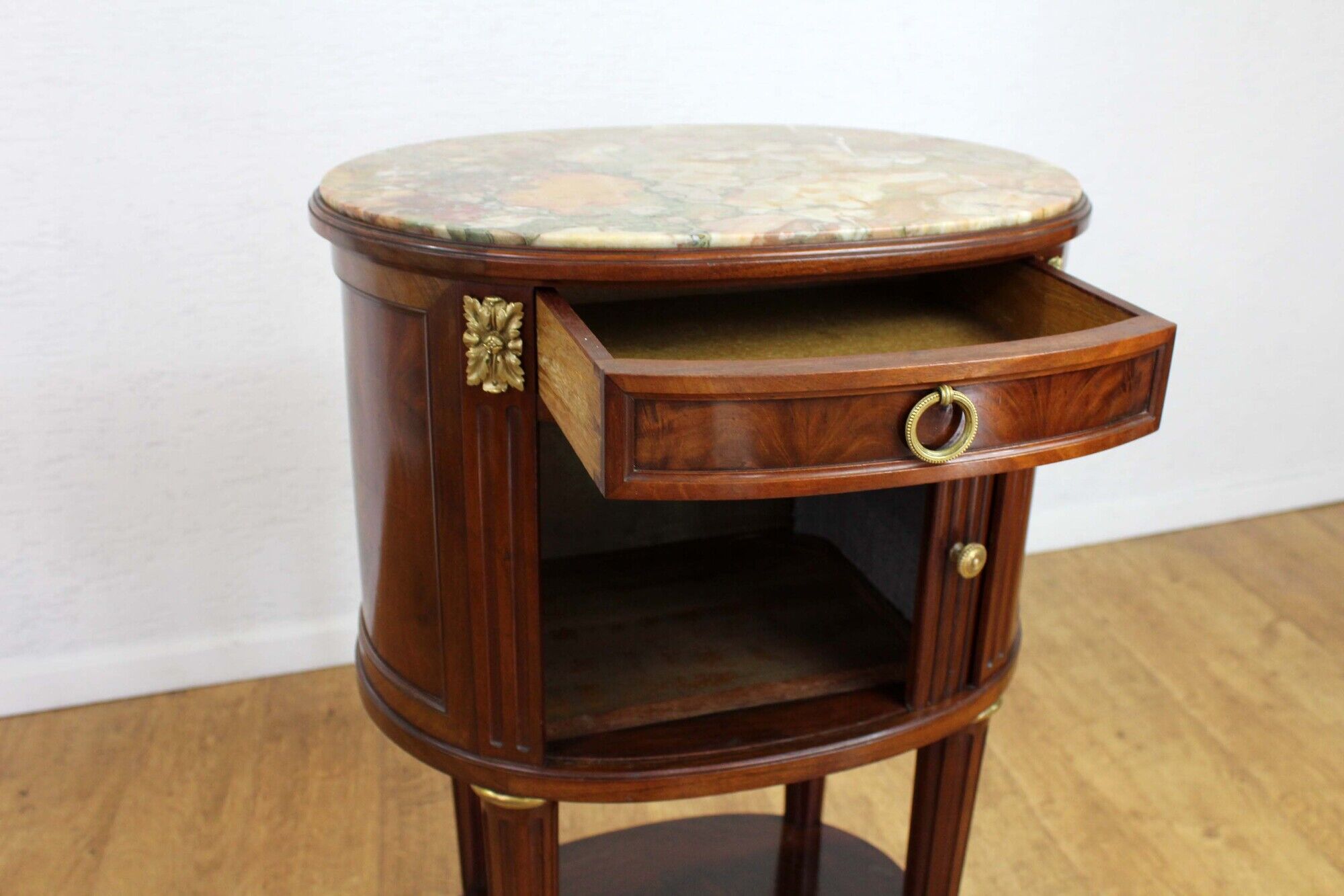 Furniture style Louis XVI mahogany of the 1920s.