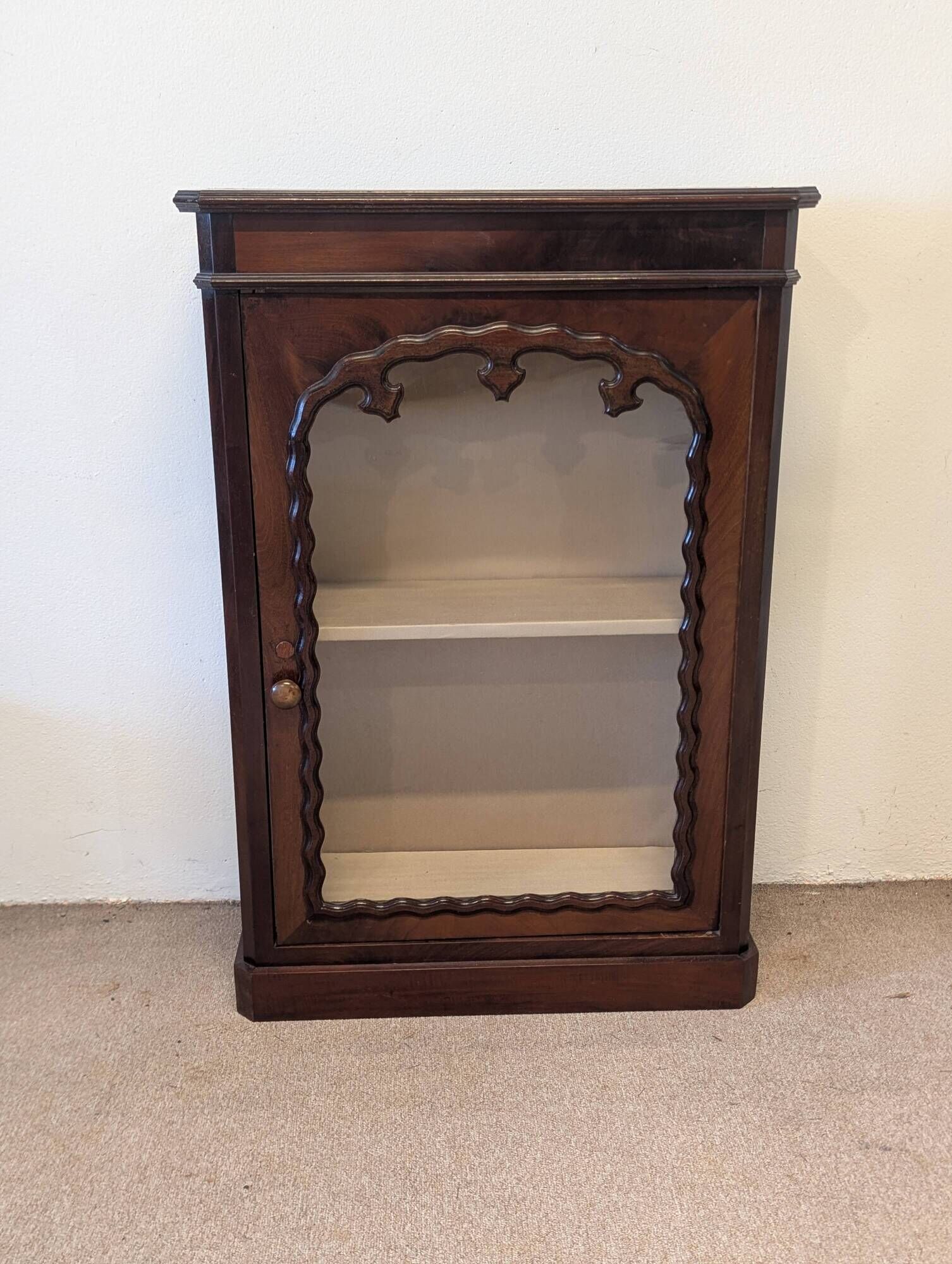 Mahogany display cabinet from the late 19th century, for standing or wall mounting.
