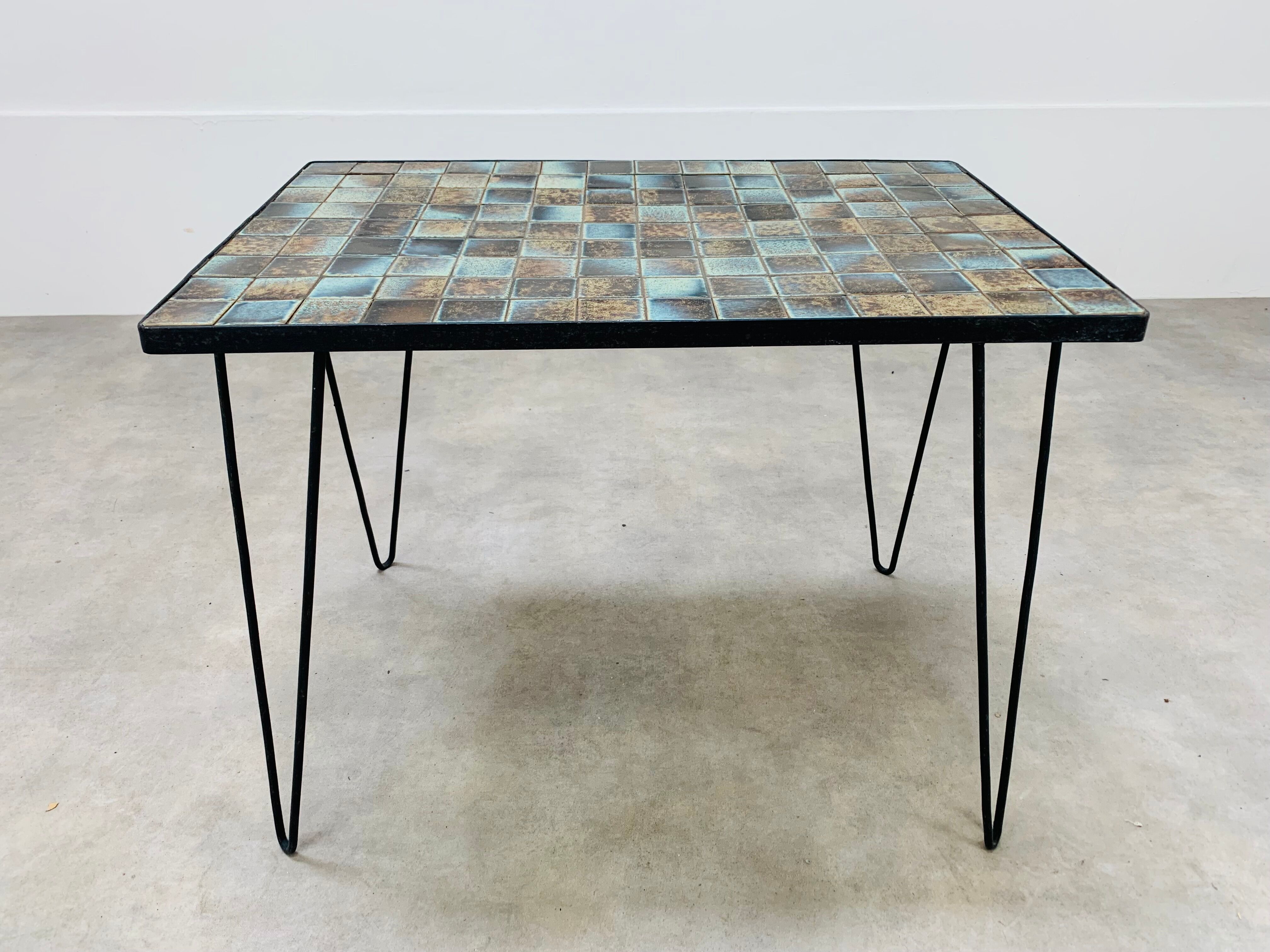 Ceramic side table 50s, pin legs, blue