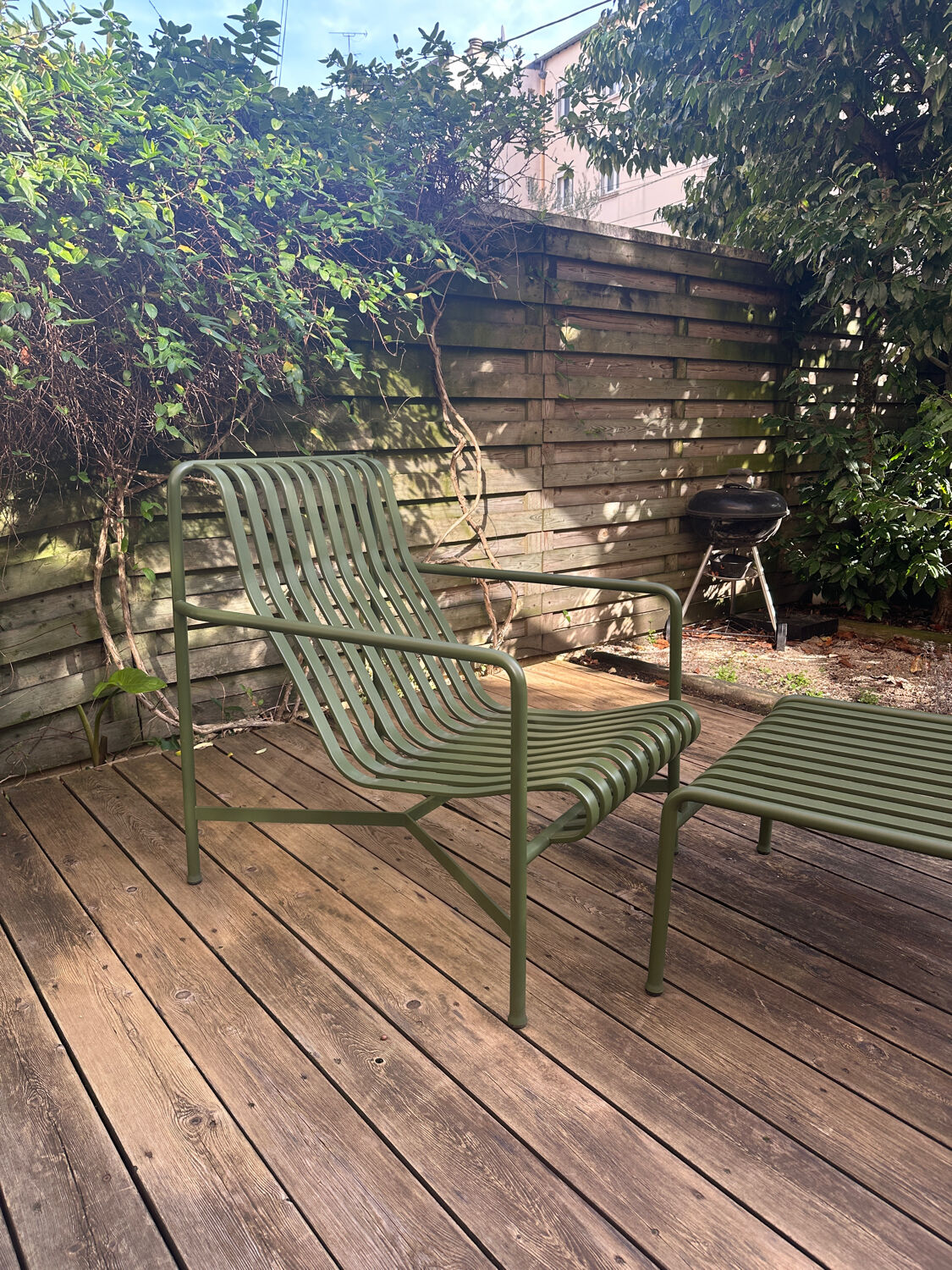 Low Palissade armchair in green metal by Bouroullec