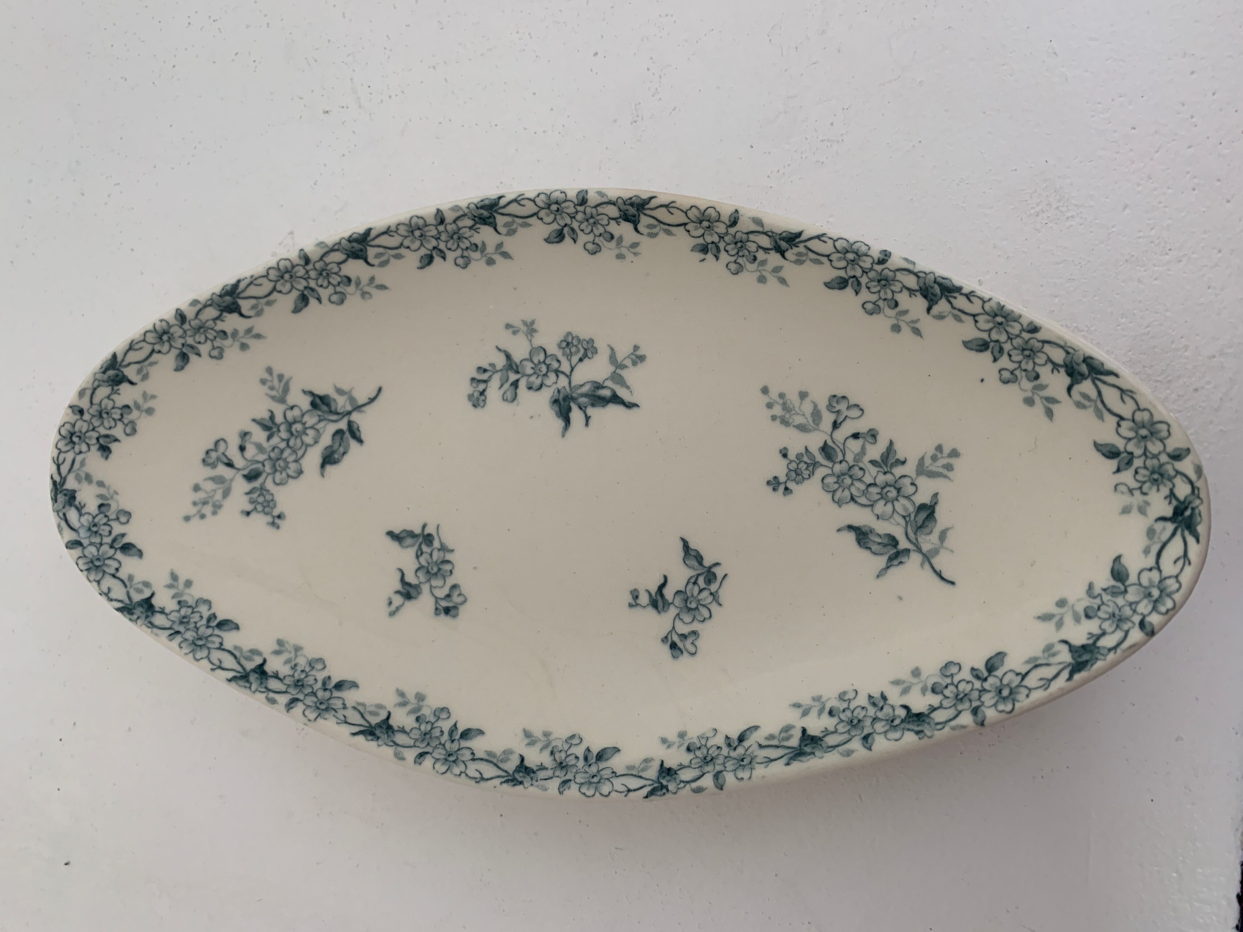 Pair of Gien opaque porcelain ravines, April model