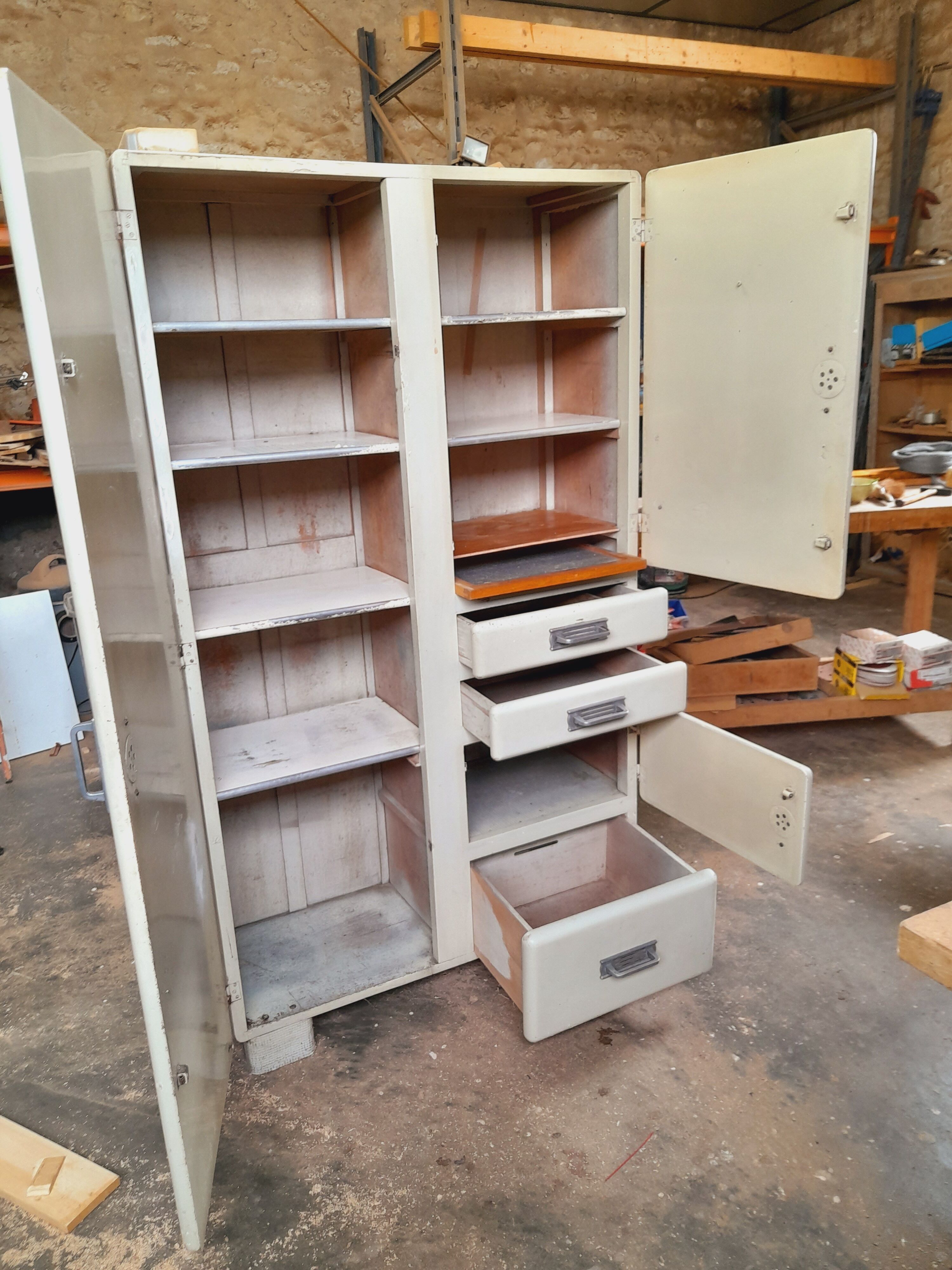 Sideboard/Kitchen cabinet mado