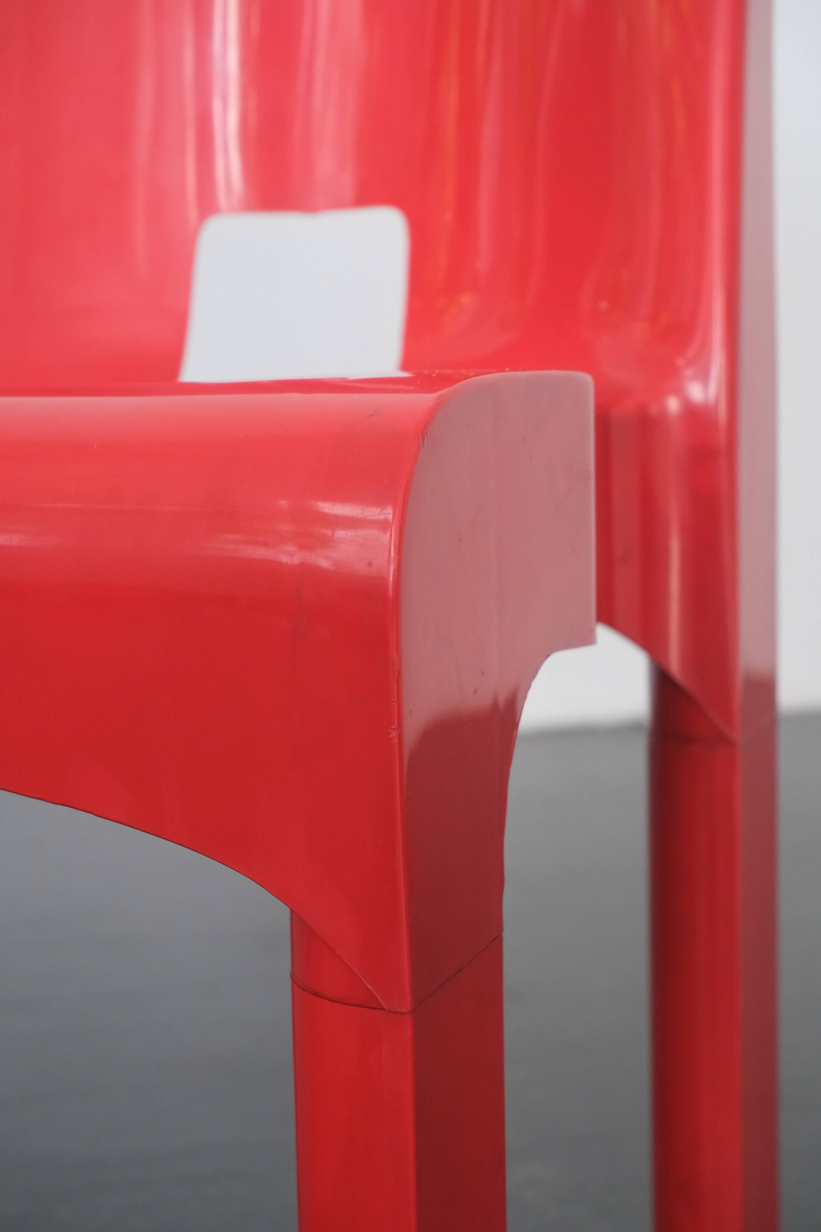 Red "Universale" chair by Joe Colombo / Kartell
