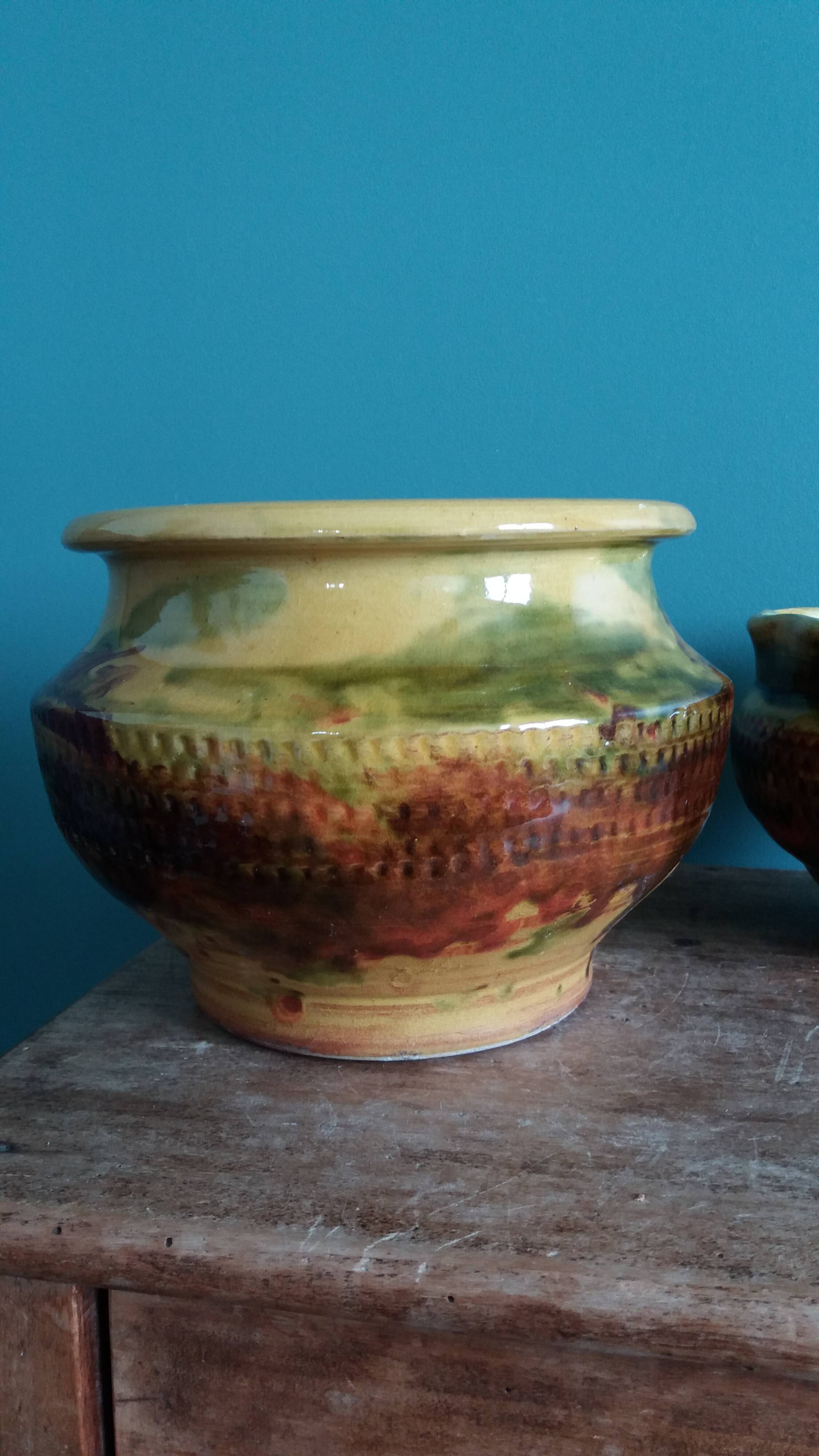 Flower pots, Provençal pottery in glazed terracotta.